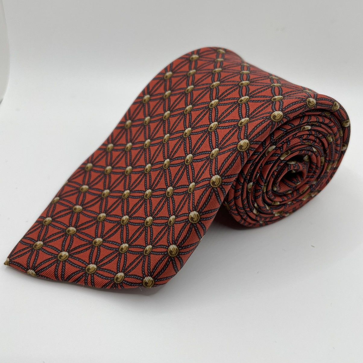Hermes Hermès Paris 946 IA Silk Tie Red Geometric Chainlink Gold Size ONE SIZE - 3 Thumbnail