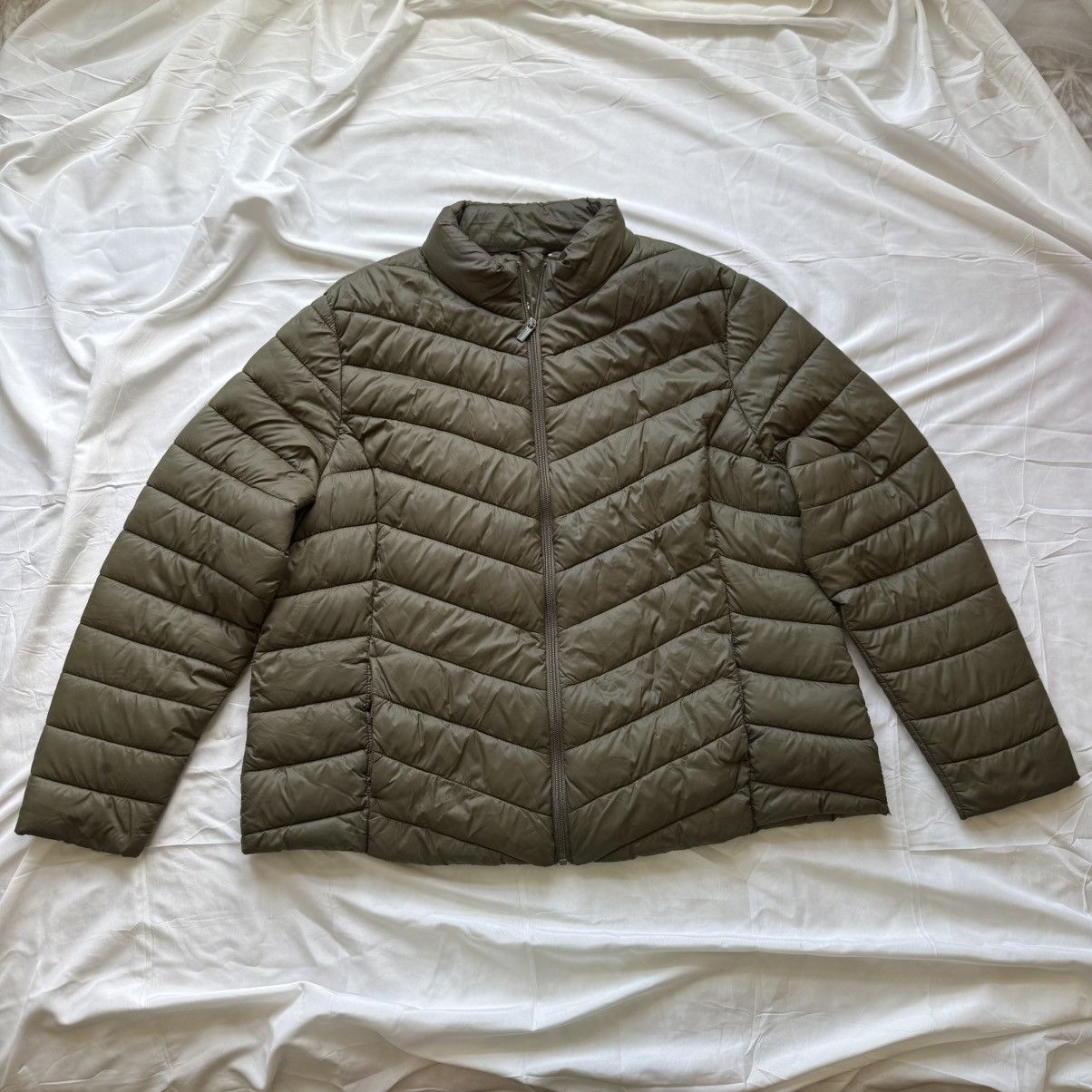 Primark Primark Women’s Olive Green Puffer Jacket Size 2XL Size XXL / US 16-18 / IT 52-54 - 1 Thumbnail