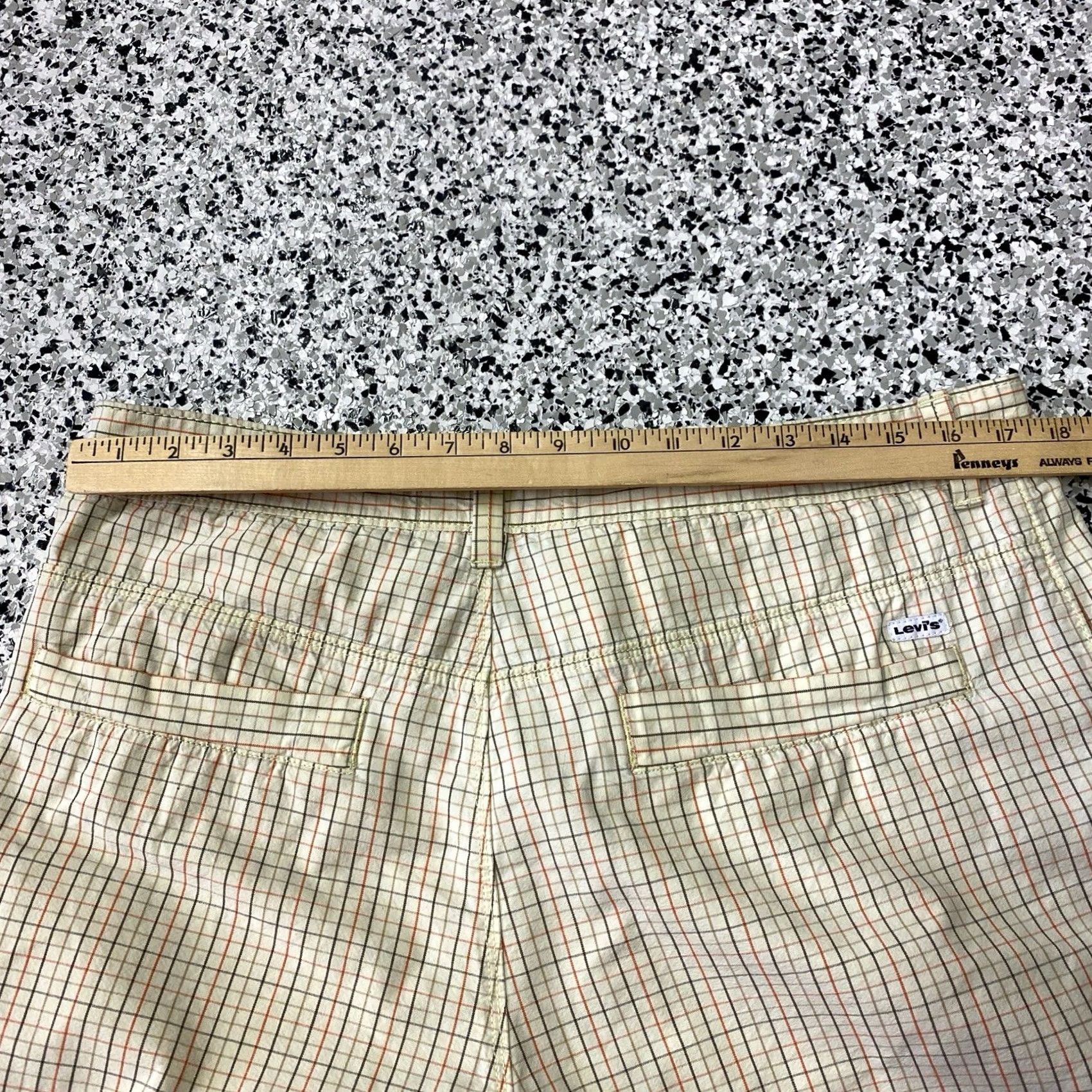Levi's VINTAGE Levi's Shorts Men 36 12" Inseam Brown Baggy Loose Skater Cotton Cargo 90s Grunge Outdoor Men Size US 36 / EU 52 - 4 Thumbnail