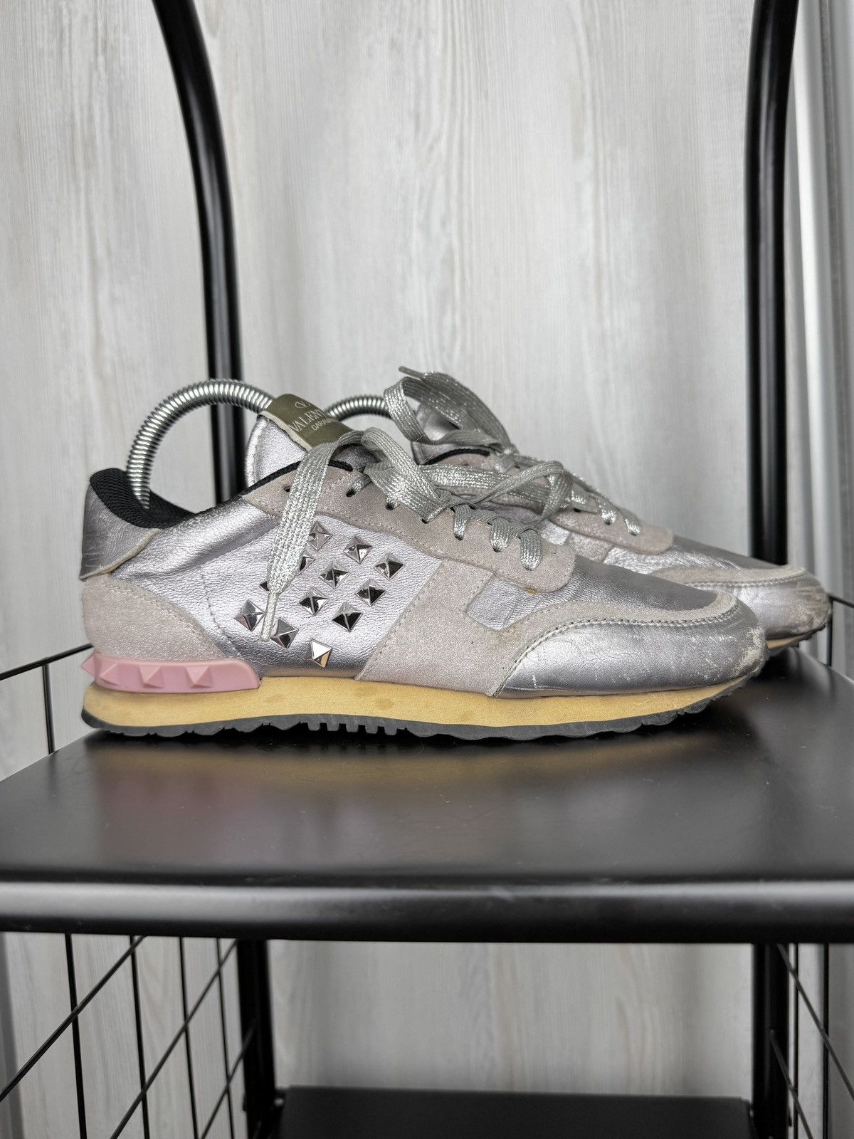 Valentino Valentino Garavani Rockstud grey/silver/pink lowtop sneakers Size US 8 / IT 38 - 3 Thumbnail