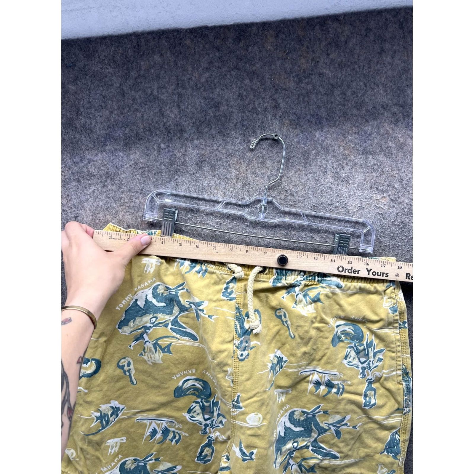 Tommy Bahama Tommy Bahama Swim Trunks Mens Medium Yellow Fish Print Tropical Drawstring Bottom Size ONE SIZE - 2 Thumbnail