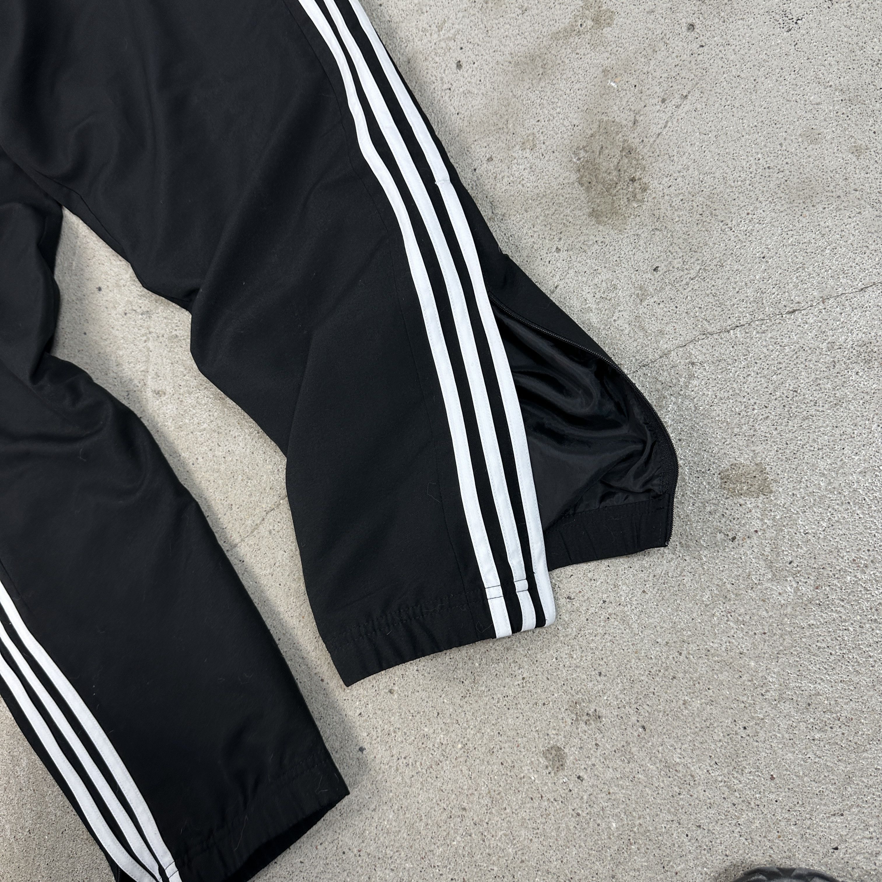 Adidas × Vintage Vintage Sportswear Streetwear Adidas Sweatpants 00s Size US 40 / EU 56 - 2 Thumbnail