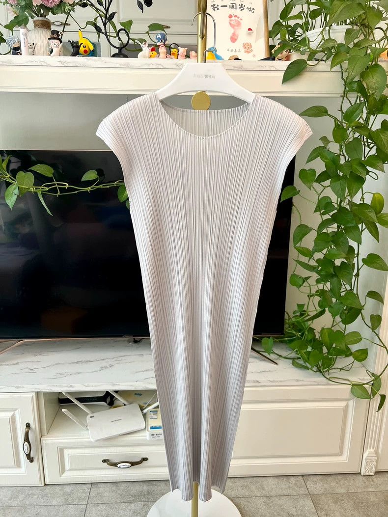 Issey Miyake Issey Miyake size:4 Light grey dress Size XS / US 0-2 / IT 36-38 - 1 Thumbnail