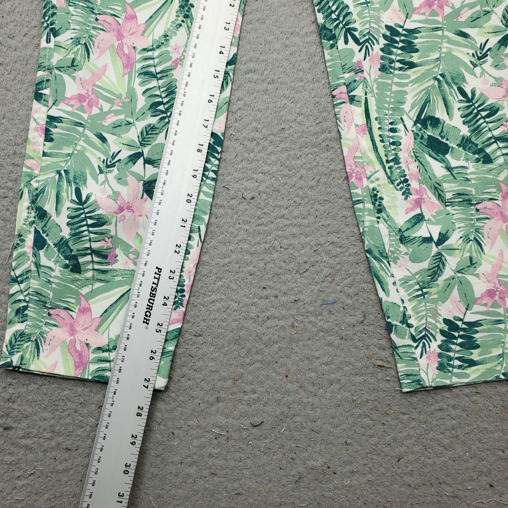Old Navy Old Navy Pixie Chino Pants Womens Size 10 Multicolor Tropical Print Flat Front Size 32" / US 10 / IT 46 - 4 Thumbnail