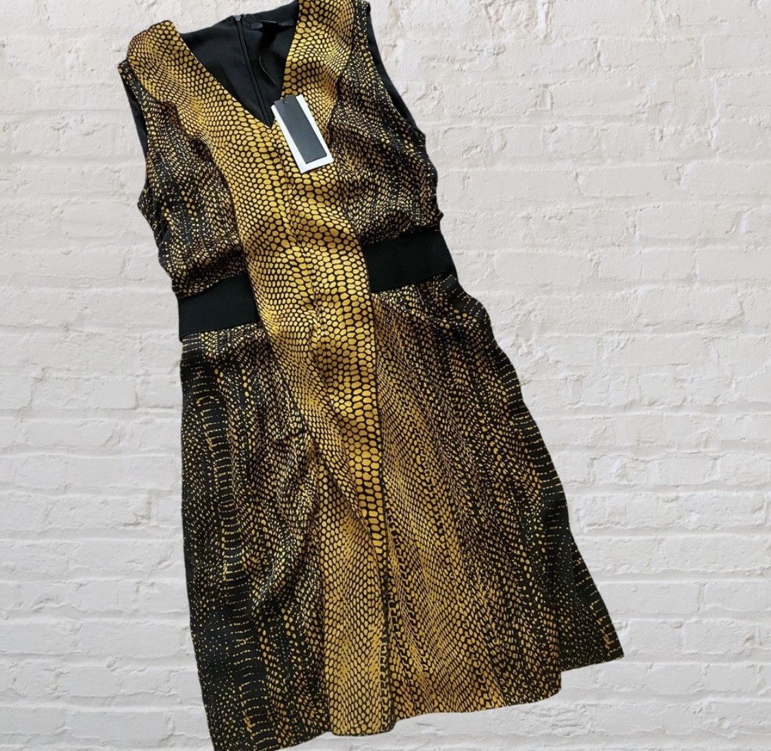 Kenneth Cole KENNETH COLE BLACK GOLD SNAKE PRINT FRONT BELTED DRESS Size M / US 6-8 / IT 42-44 - 9 Thumbnail
