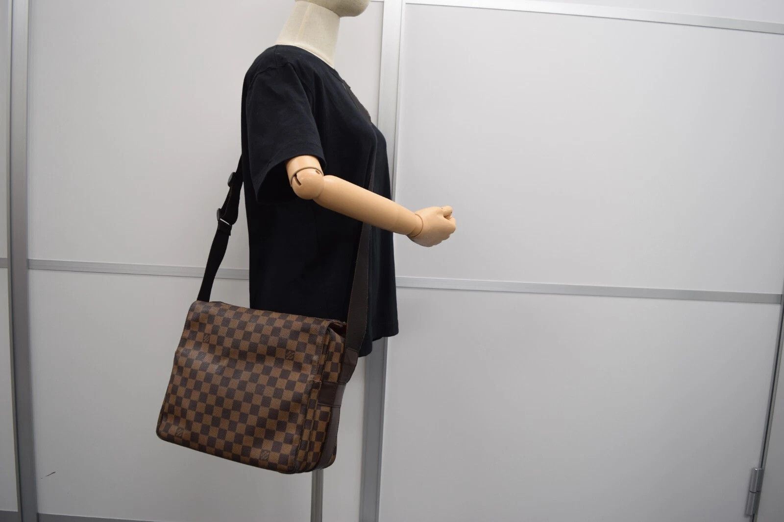 Louis Vuitton Louis Vuitton Naviglio Crossbody Bag in Damier Ebene Size ONE SIZE - 14 Thumbnail