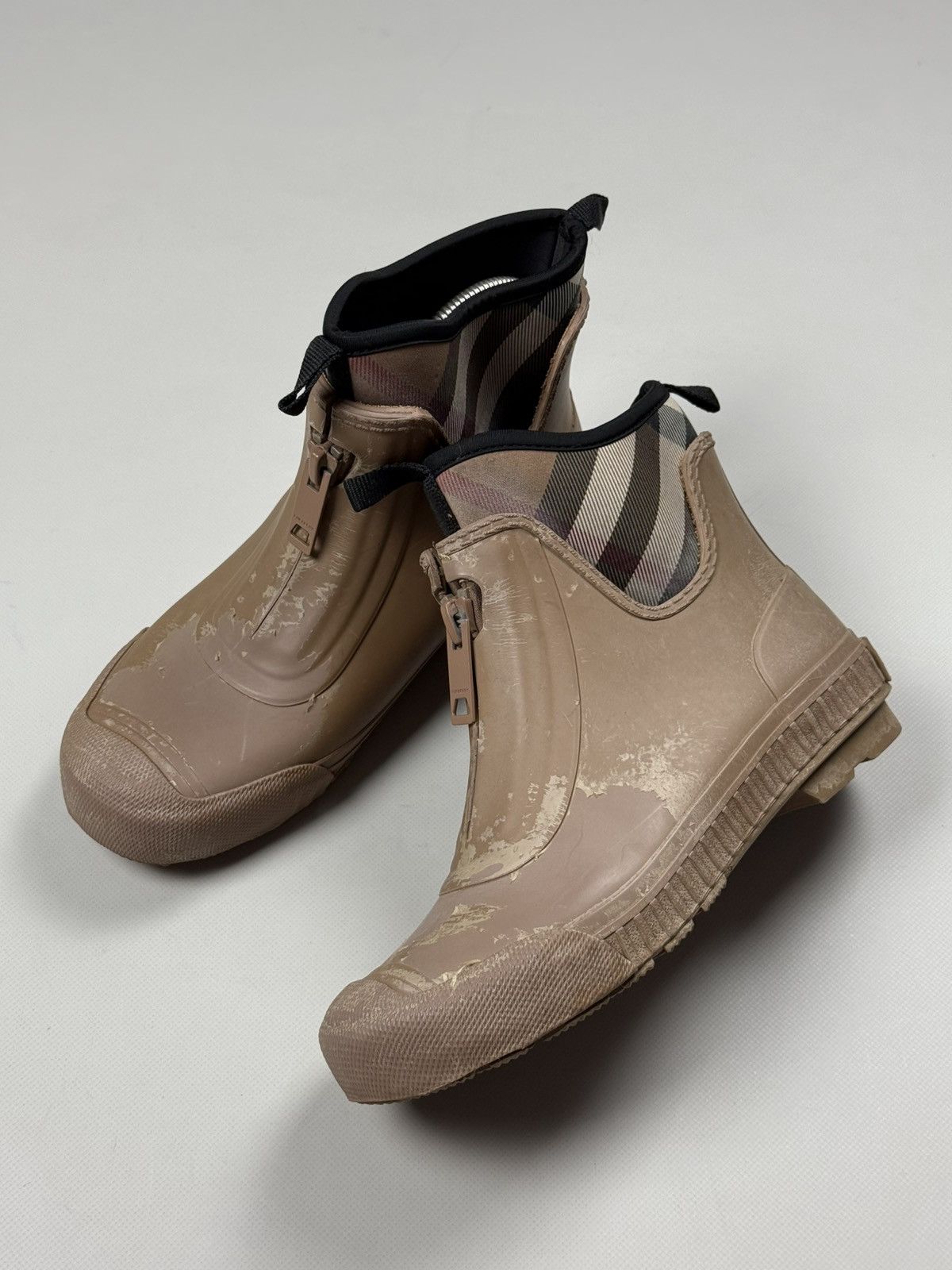 Burberry Burberry Ladies Check Plaid Rubber Rain Boots Shoes Size US 8 / IT 38 - 14 Thumbnail