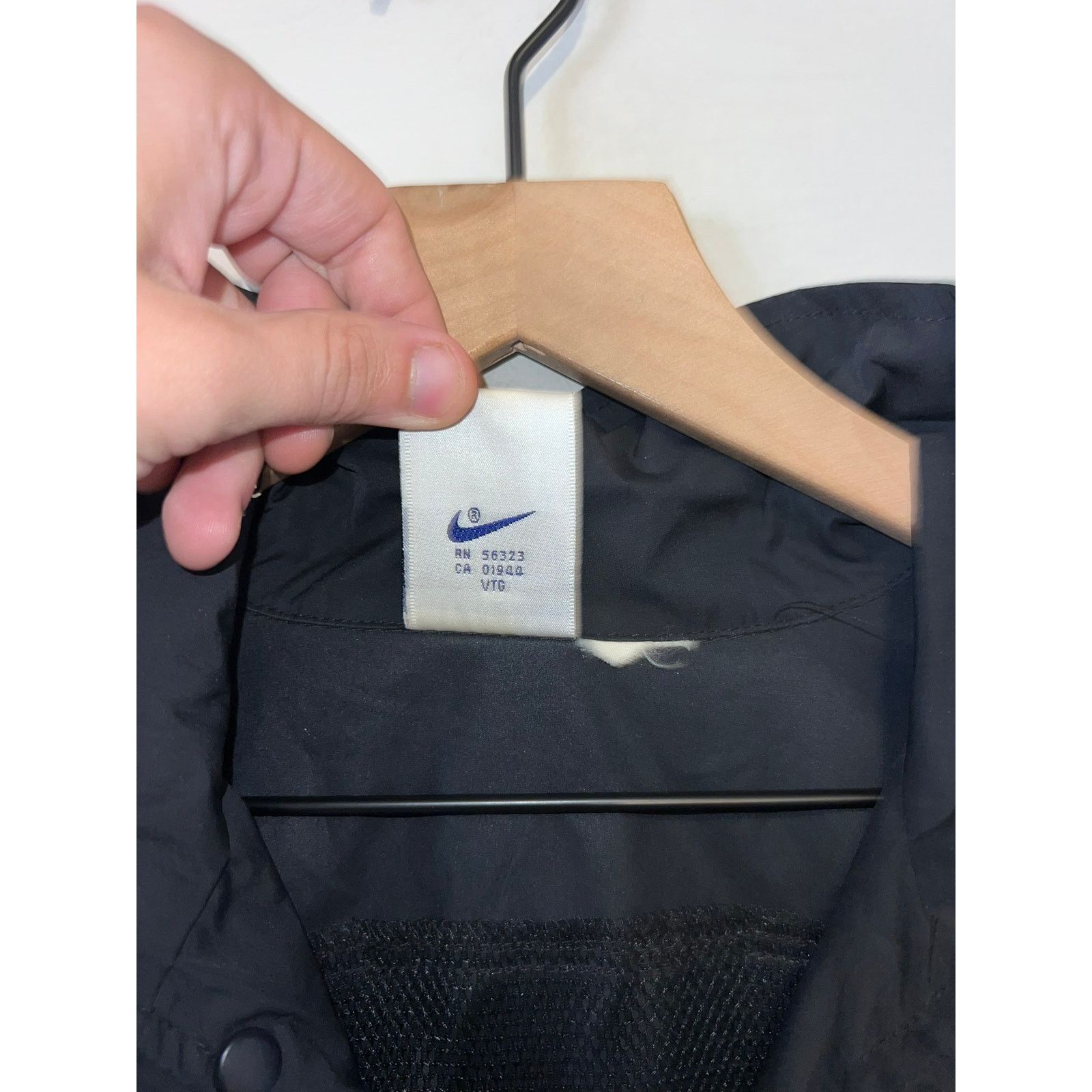 Nike Vintage Nike Windbreaker International Black Jacket VTG L Size US L / EU 52-54 / 3 - 6 Thumbnail
