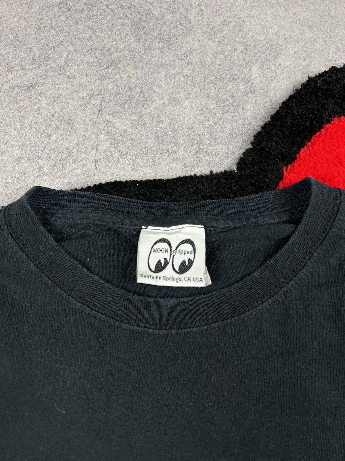 Vintage Vintage 90s Mooneyes Equipped USA Retro Big Logo Y2K Tee Size US XL / EU 56 / 4 - 9 Thumbnail