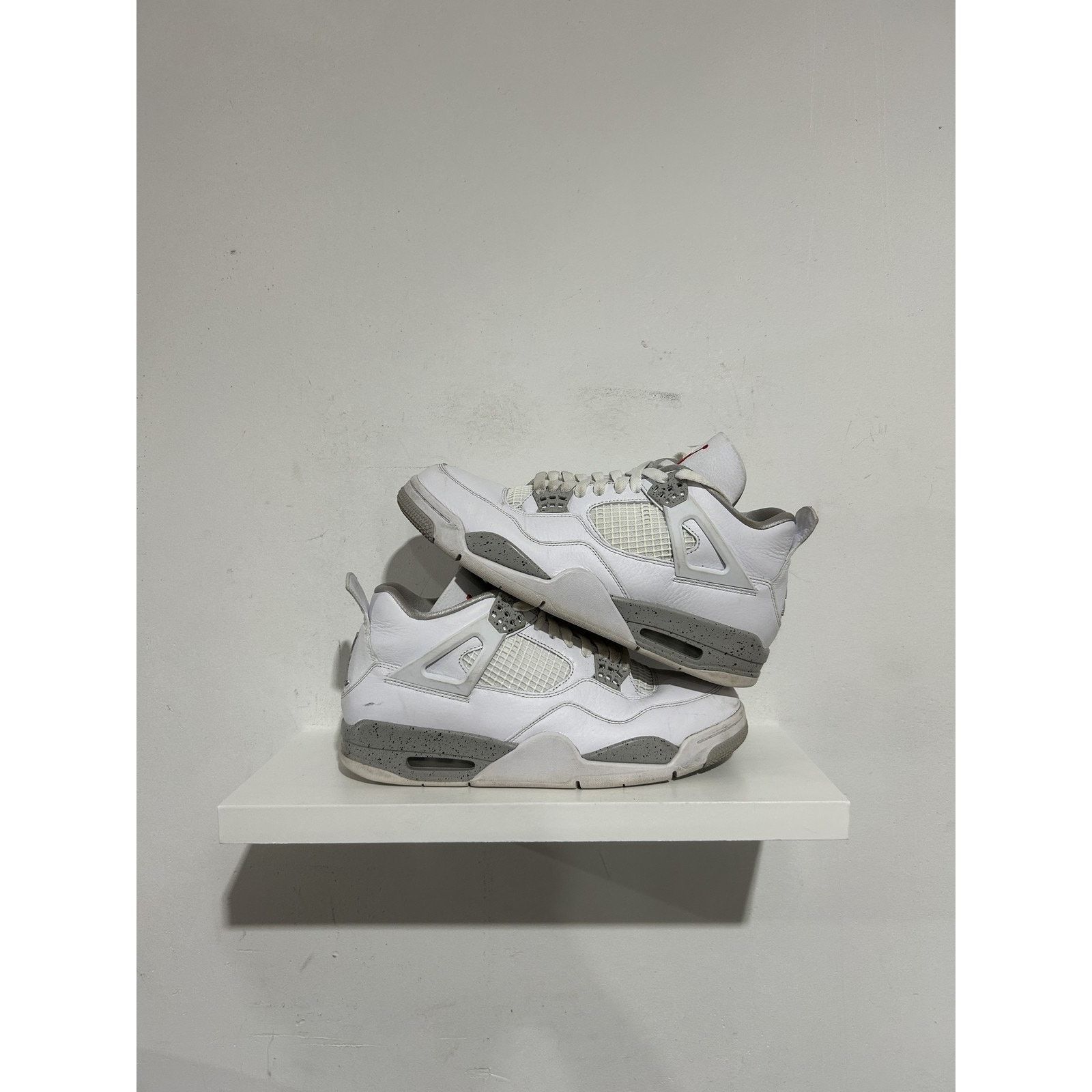 Jordan Brand JORDAN 4 WHITE OREO SIZE 9.5 PREOWNED Size US 9.5 / EU 42-43 - 1 Thumbnail