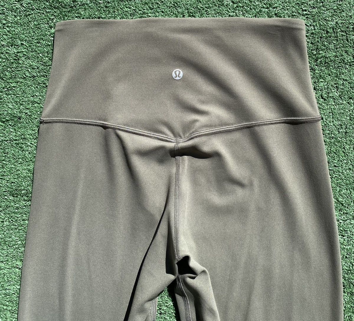 Lululemon Lululemon Align High Rise Mini Flared Leggings 6 Grey Sage Size 28" / US 6 / IT 42 - 6 Thumbnail