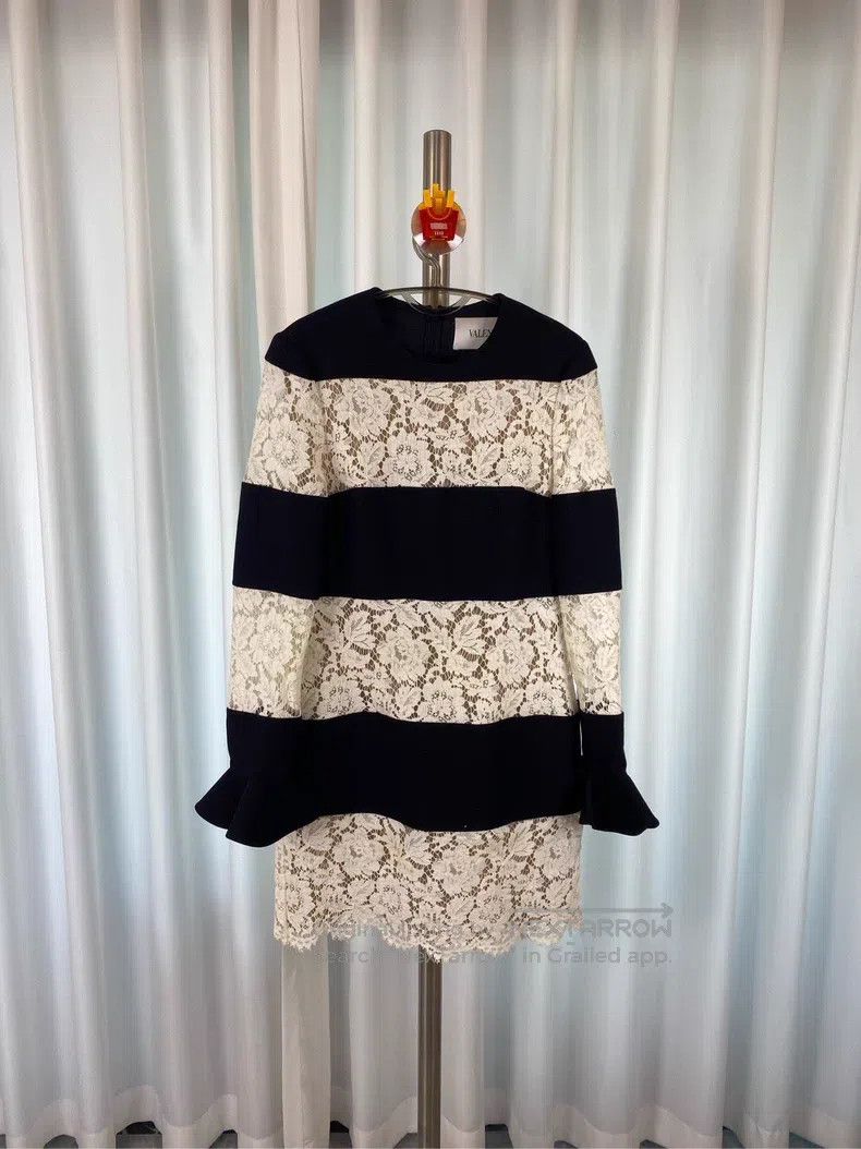 Valentino Valentino Black and white color-blocked lace dress Size S / US 4 / IT 40 - 1 Thumbnail