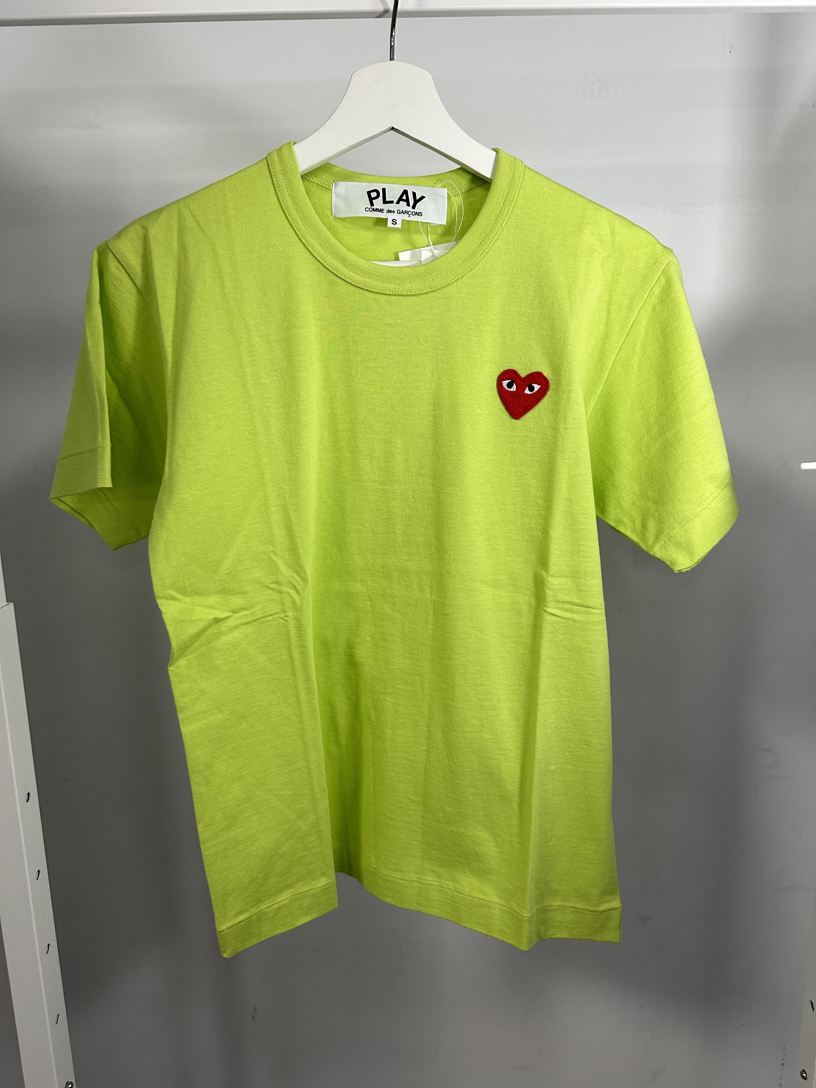 Comme des Garcons COMME des GARÇONS PLAY Light Green Tee With Red Emblem Size US S / EU 44-46 / 1 - 1 Thumbnail