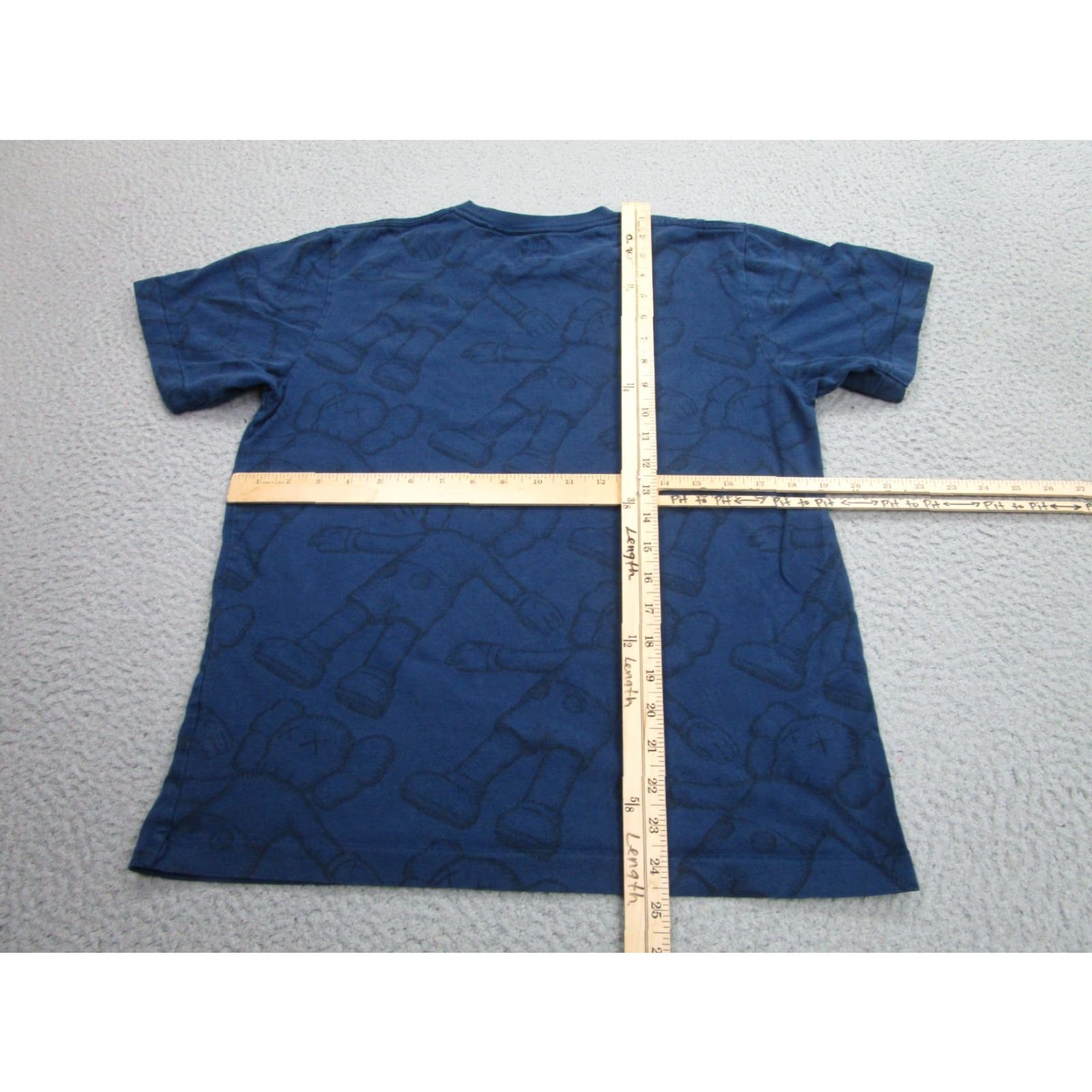 Uniqlo VINTAGE Uniqlo Kaws All Over Holiday Print T-Shirt Mens Small Companion Tee Streetwear Size US S / EU 44-46 / 1 - 7 Thumbnail