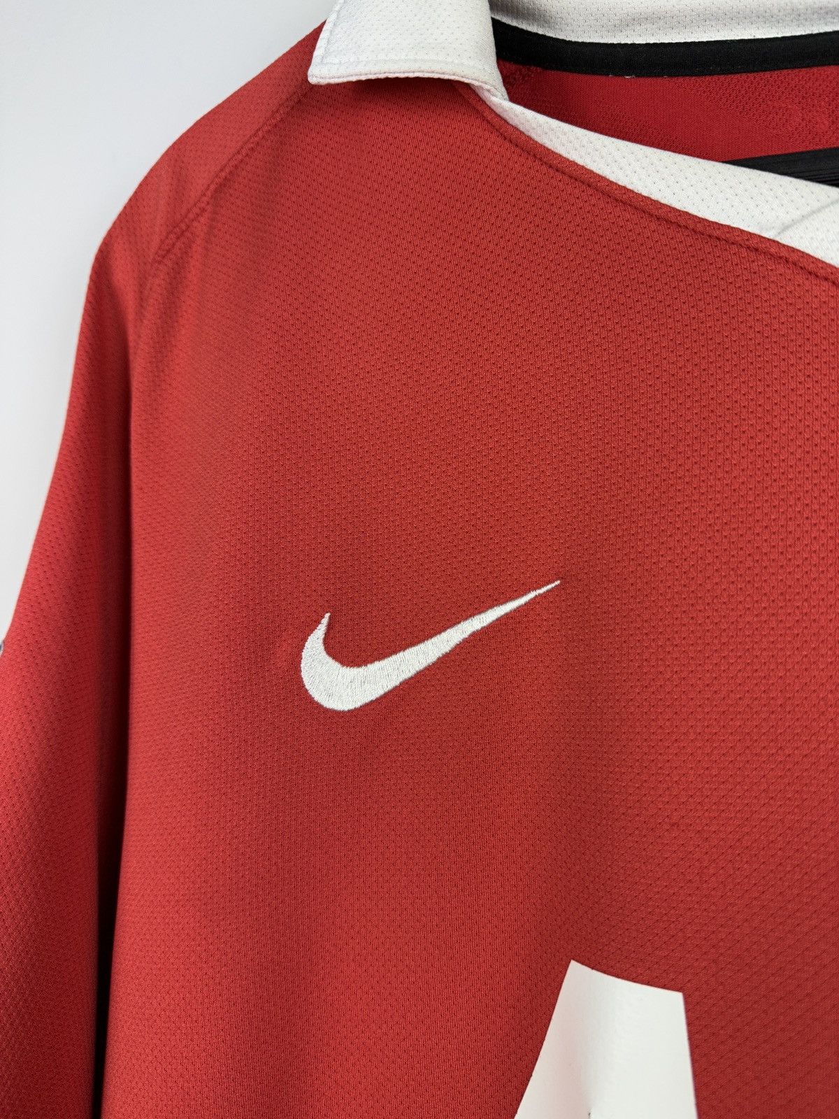 Nike Nani #17 2010-11 Nike Manchester United Soccer Jersey Size US L / EU 52-54 / 3 - 16 Thumbnail
