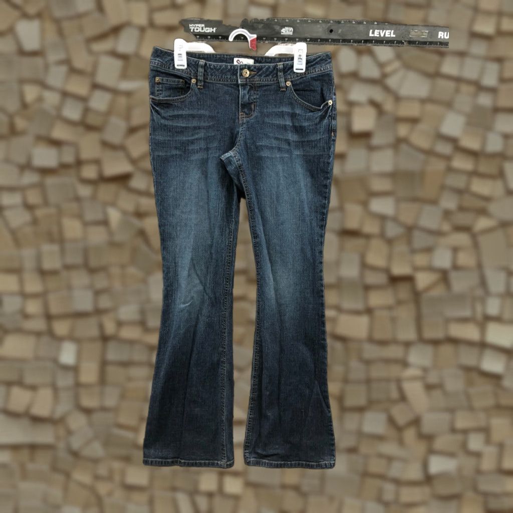 Denime SO Jeans Flare Jeans Size 11 Juniors Mid Rise Dark Wash Blue Denim Women Jeans 5-Pocket Design Belt Loops Zip Button Logo Zipper Size 32" / US 10 / IT 46 - 1 Thumbnail