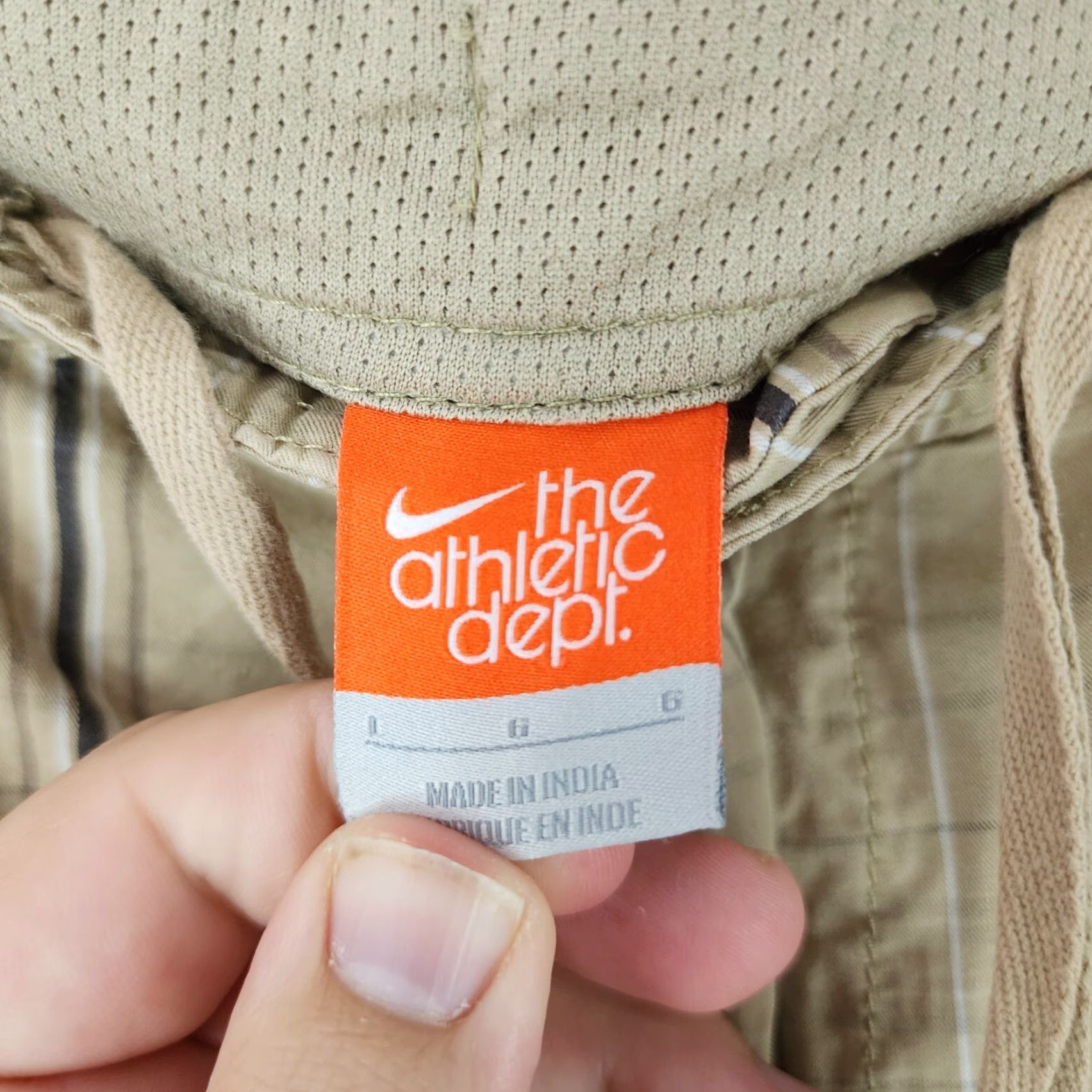 Nike Nike The Athletic Dept. Cargo Shorts Men Size L Beige Plaid 100% Cotton Mens Size US 33 - 3 Thumbnail