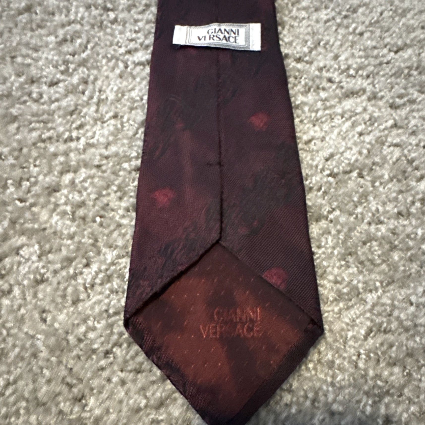 Versace VINTAGE Gianni Versace Wine Red Floral Rose Neck Tie 100% Silk Tie Men Red Floral 90s Versace Mens Tie Size ONE SIZE - 5 Thumbnail