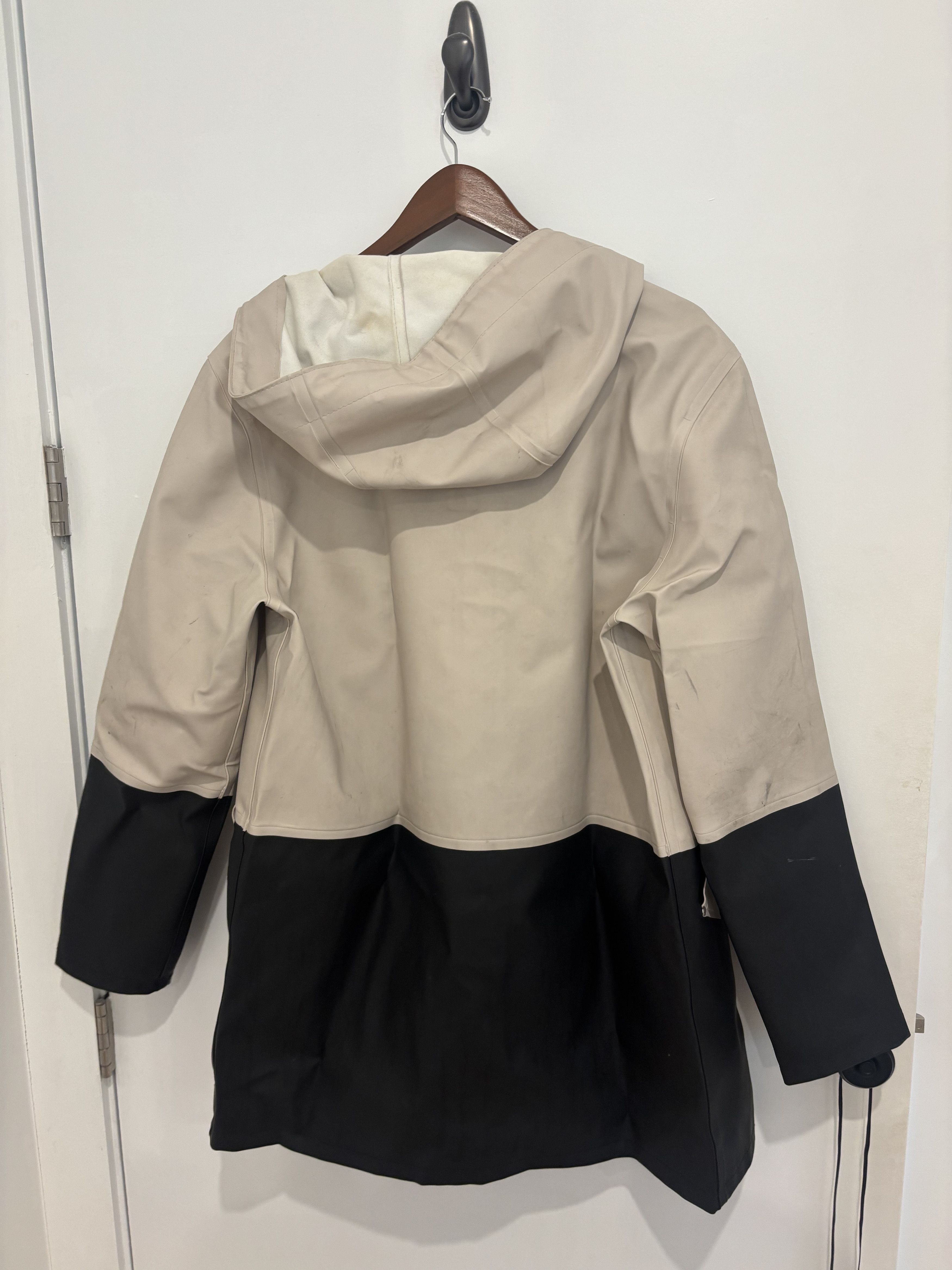 Stutterheim SSENSE Exclusive Beige & Black Stockholm Raincoat Size US S / EU 44-46 / 1 - 4 Thumbnail