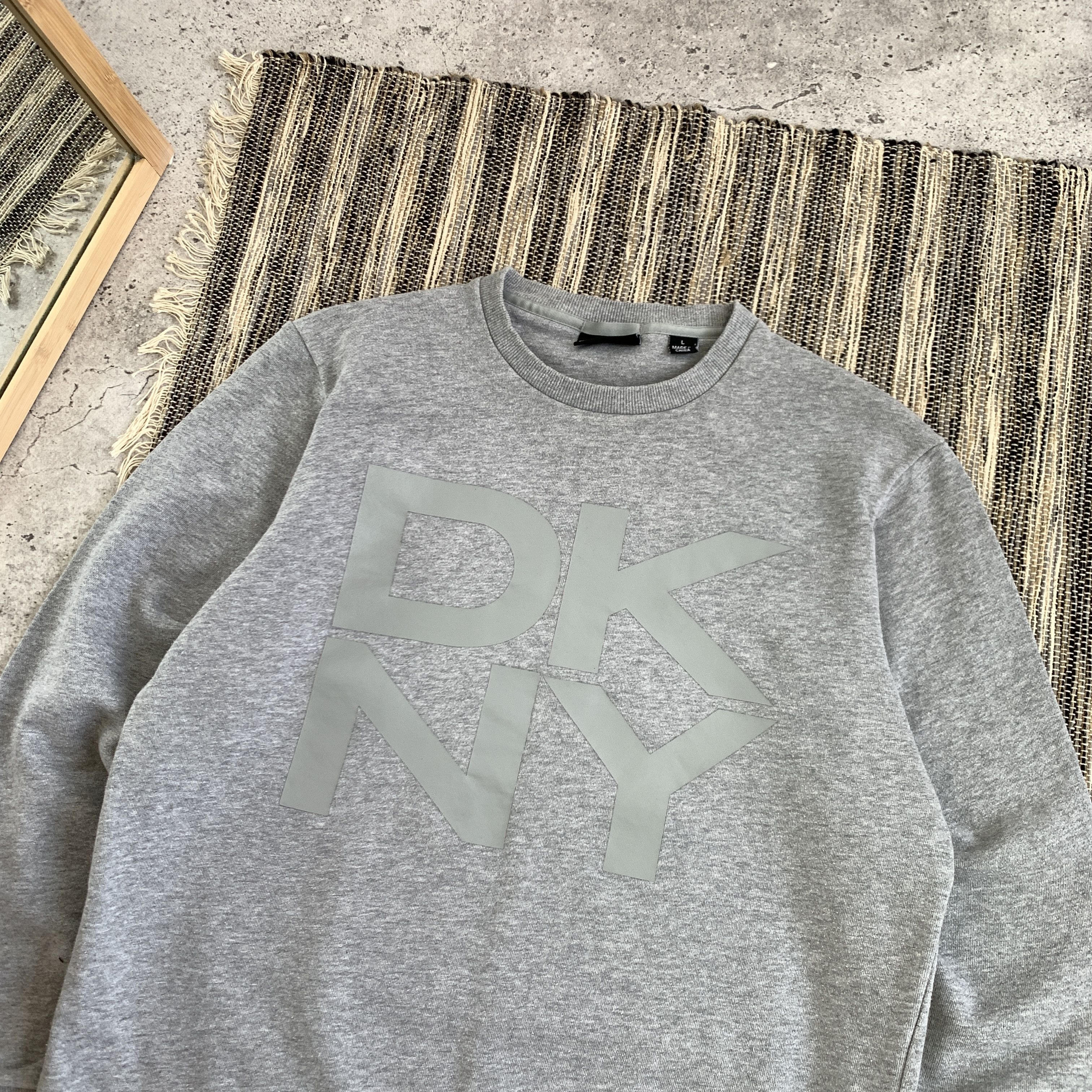 DKNY Vintage DKNY Donna Karan Graphic Grey Crewneck Sweatshirt Size US L / EU 52-54 / 3 - 3 Thumbnail