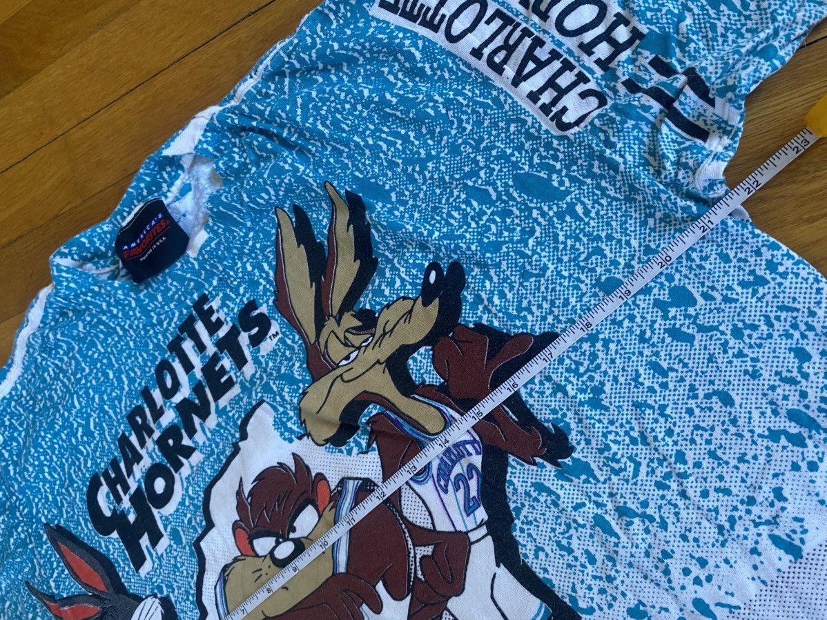 NBA × Vintage 90’s Looney Tunes Charlotte Hornets All Over Print T Shirt Size US L / EU 52-54 / 3 - 3 Thumbnail