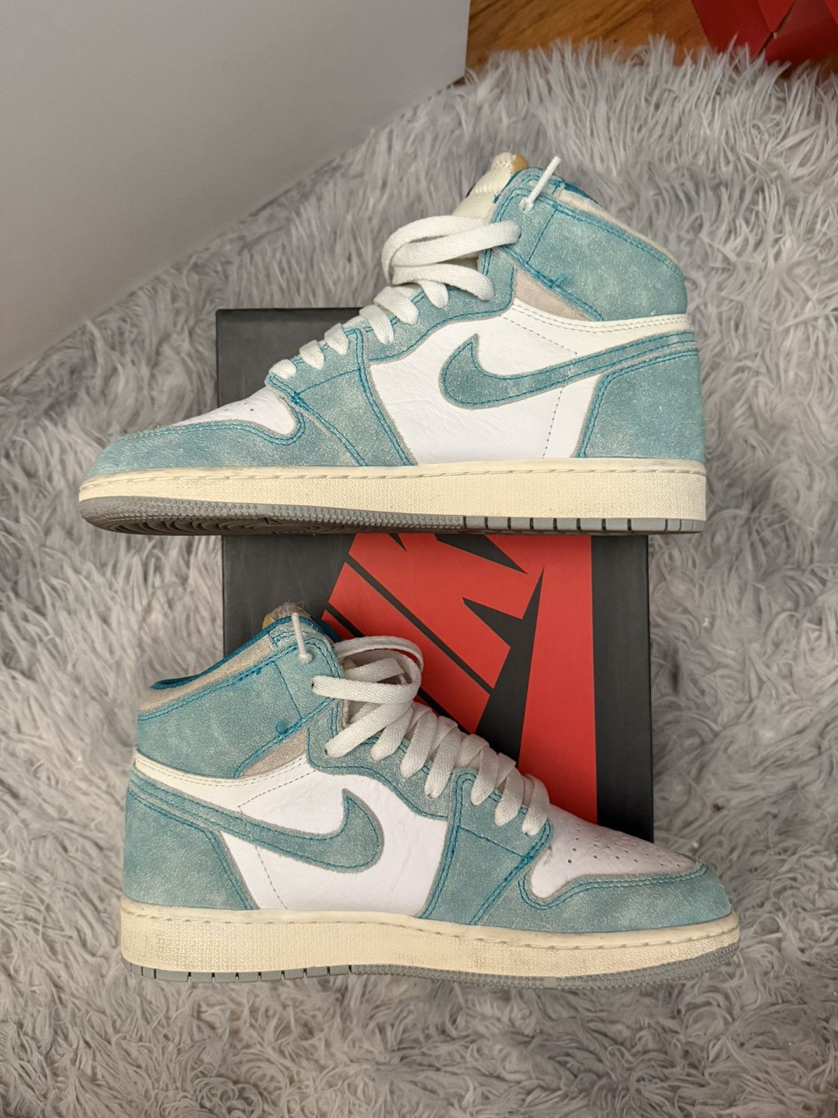 Nike Air Jordan Retro 1 High OG GS Turbo Green Size US 6 / EU 39 - 2 Thumbnail