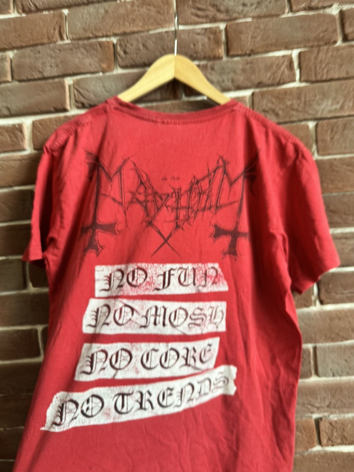 Band Tees Rare Vintage 00s Mayhem Deathcrush Red Black Metal Tshirt L Size US L / EU 52-54 / 3 - 7 Thumbnail