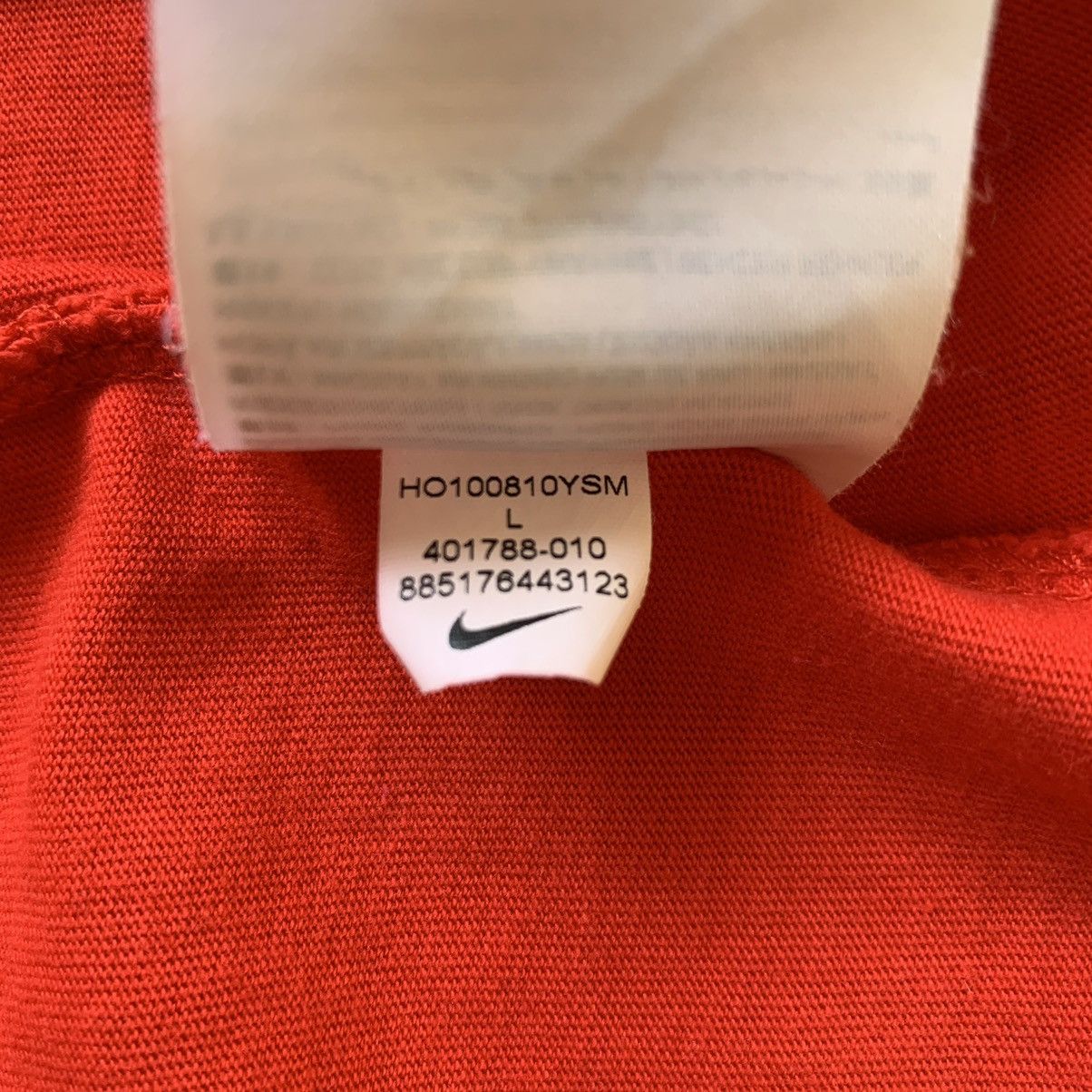 Nike Nike Sportswear Mini Swoosh Logo T-Shirt Vintage Y2K Size US L / EU 52-54 / 3 - 10 Thumbnail