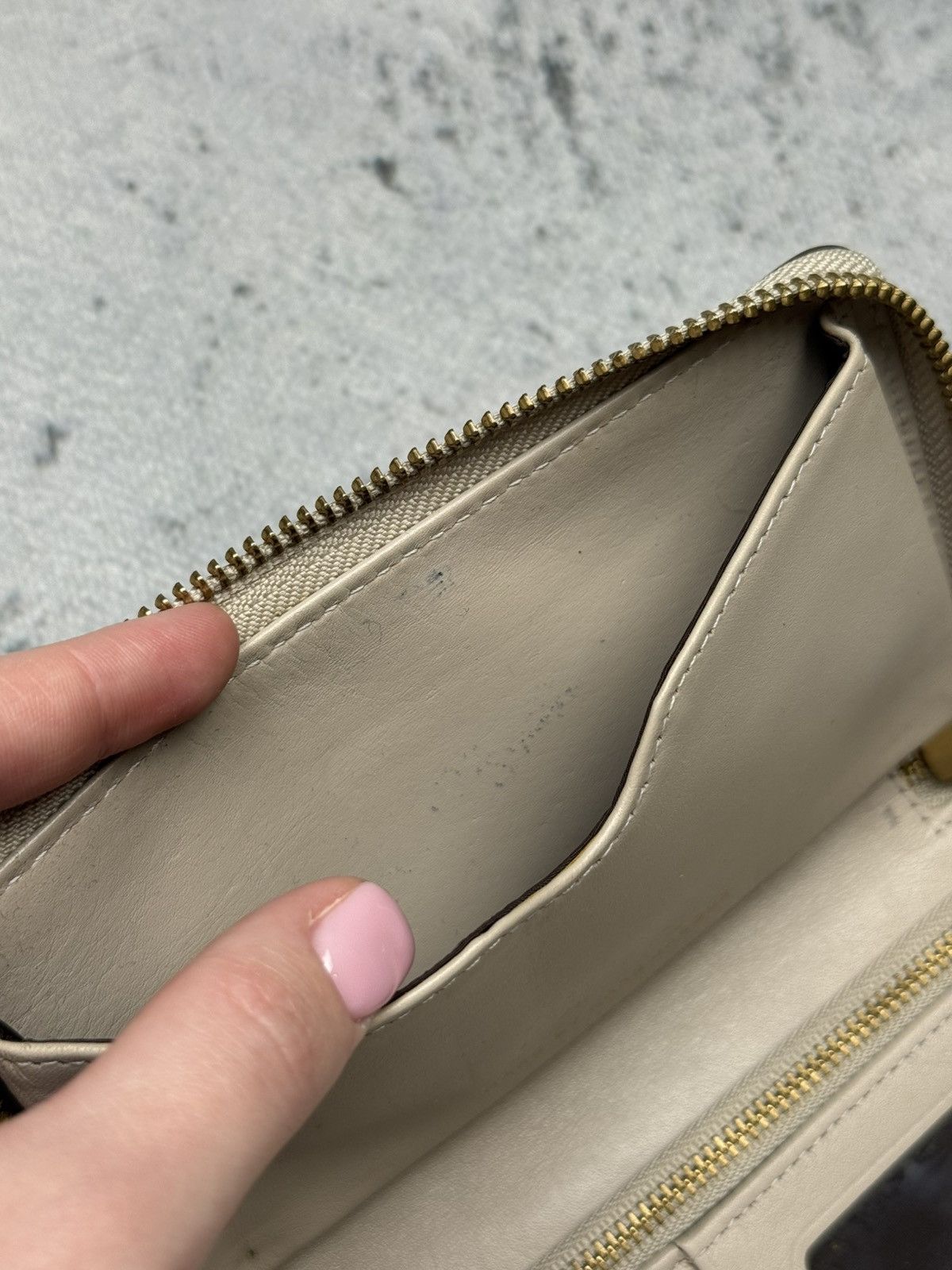 Marc by Marc Jacobs Vintage Marc by Marc Jacobs Beige Zip Around Wallet Rare Size ONE SIZE - 16 Thumbnail