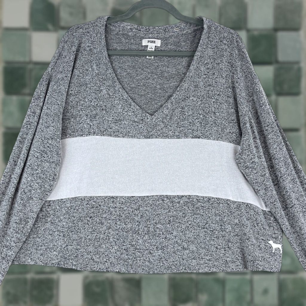 Victoria's Secret PINK Victoria's Secret Shirt Womens Medium Gray Colorblock V-Neck Long Sleeve Size M / US 6-8 / IT 42-44 - 1 Thumbnail