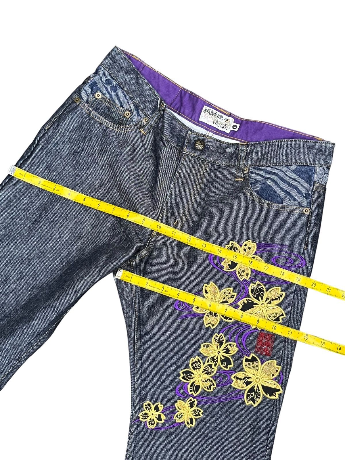 Karakuri Tamashii Shining Denim Karakuri Tamashii Sakura Embroidered Jeans Size 30" / US 8 / IT 44 - 13 Thumbnail