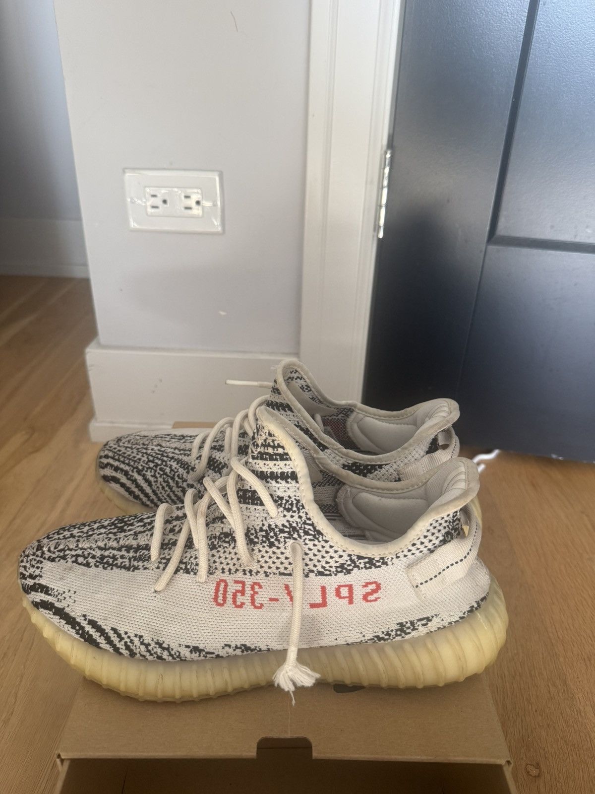 Yeezy Yeezy Zebra V2 Size US 11 / EU 44 - 4 Thumbnail