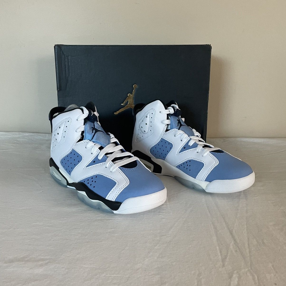 Jordan Brand × Nike Nike Air Jordan 6 Retro UNC Mens US Size 5.5 384665-410 Size US 5.5 / EU 38 - 4 Thumbnail