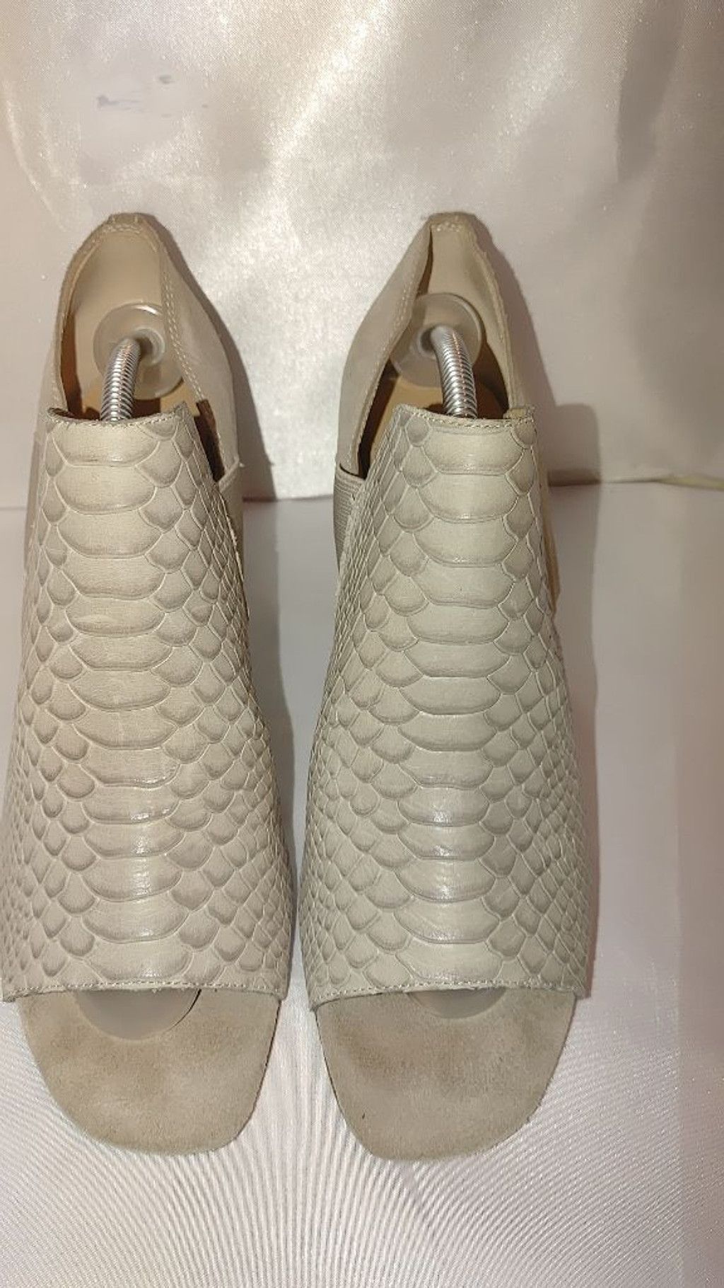 Donald Pliner Donald J. Pliner Snakeskin Embossed Leather Wedge Size 10M Size US 10 / IT 40 - 5 Thumbnail
