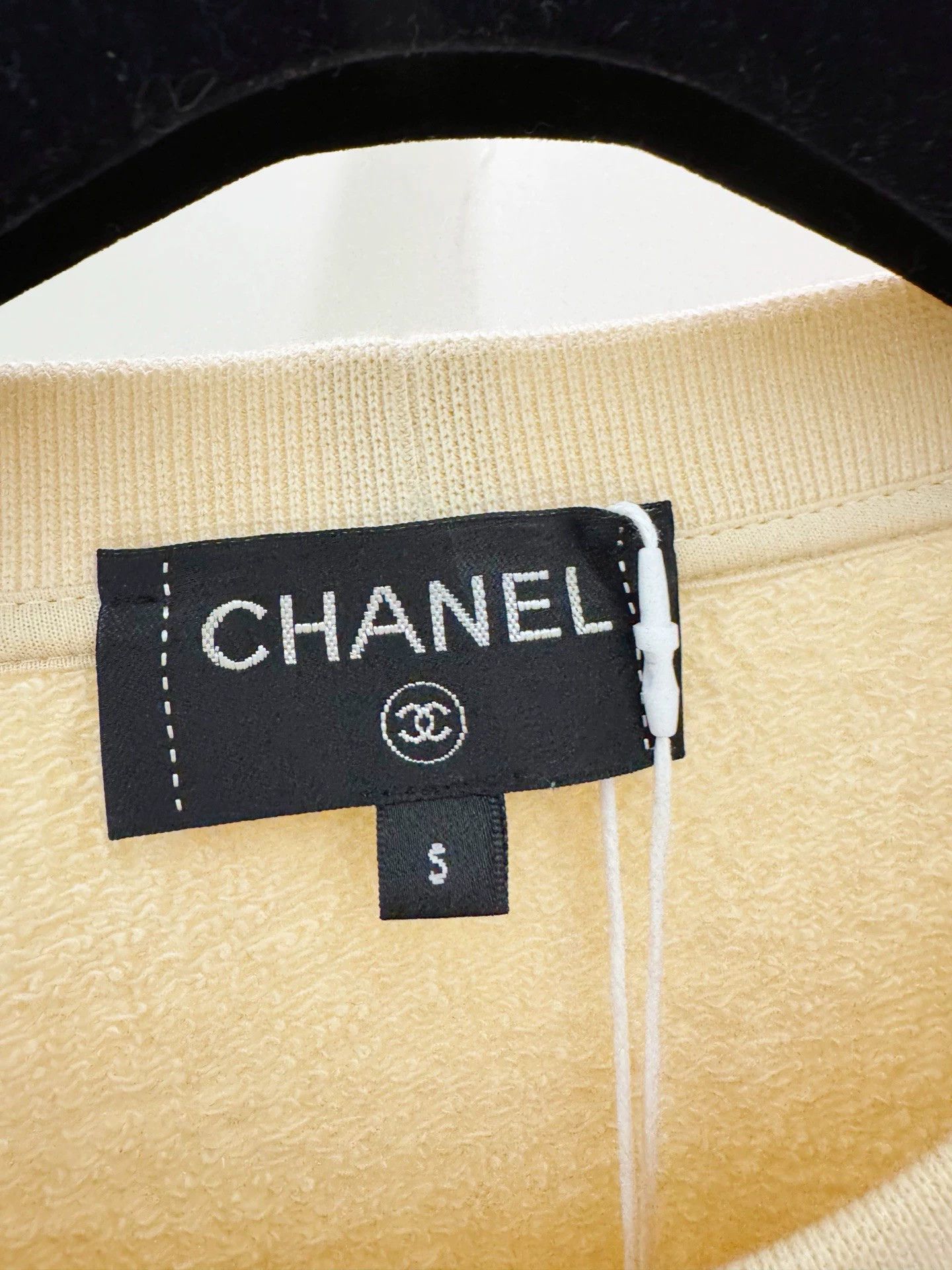 Chanel Chanel beige beaded sweatshirt S size collar & sleeve stains Size S / US 4 / IT 40 - 3 Thumbnail
