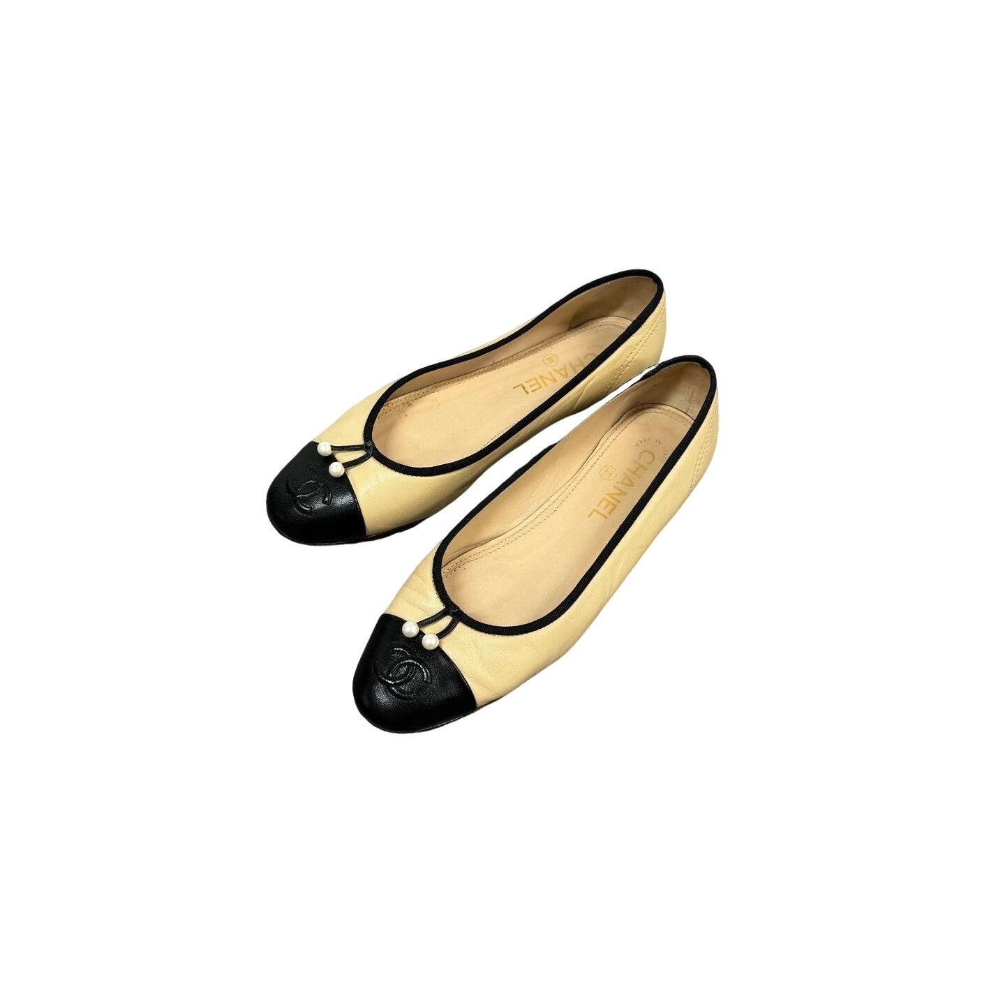Chanel Chanel Two-Tone Leather CC Ballet Flats 37.5 Size US 7.5 / IT 37.5 - 1 Thumbnail