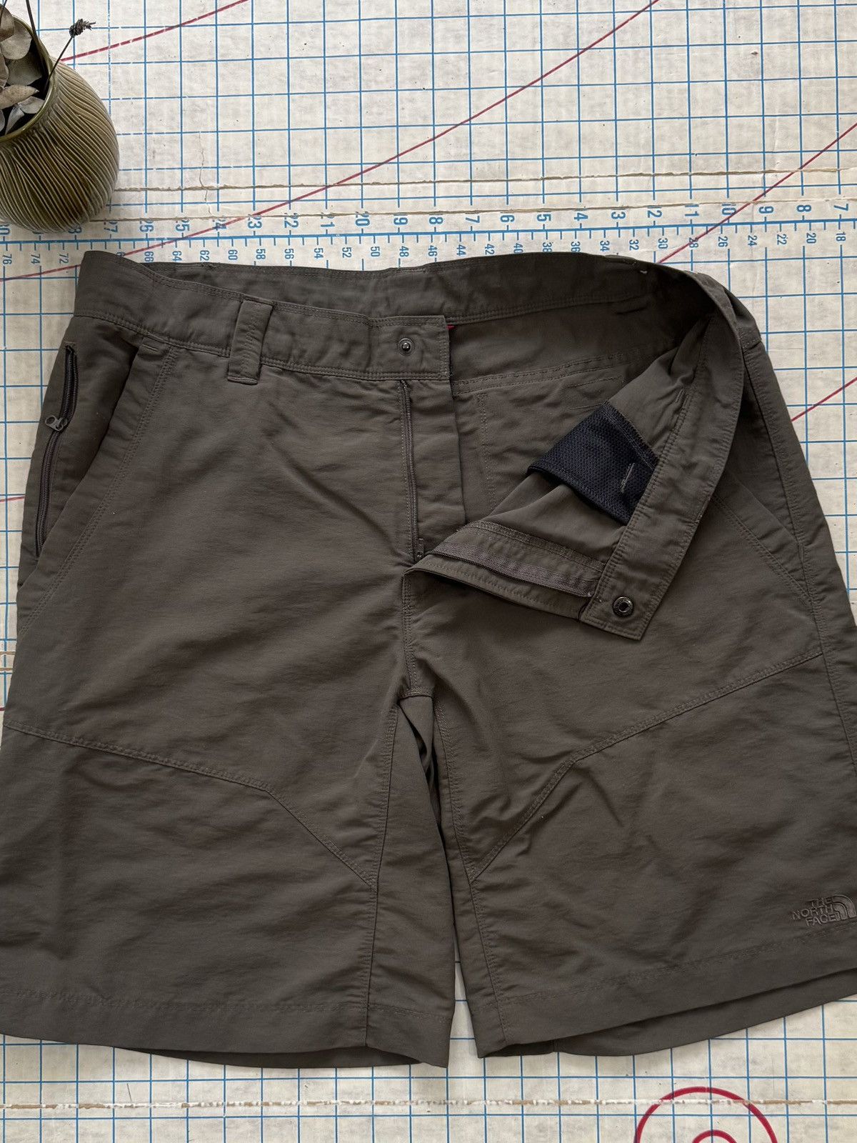 The North Face The North Face Brown Hiking / Trekking Shorts Size 36 Mens Size US 36 / EU 52 - 5 Thumbnail