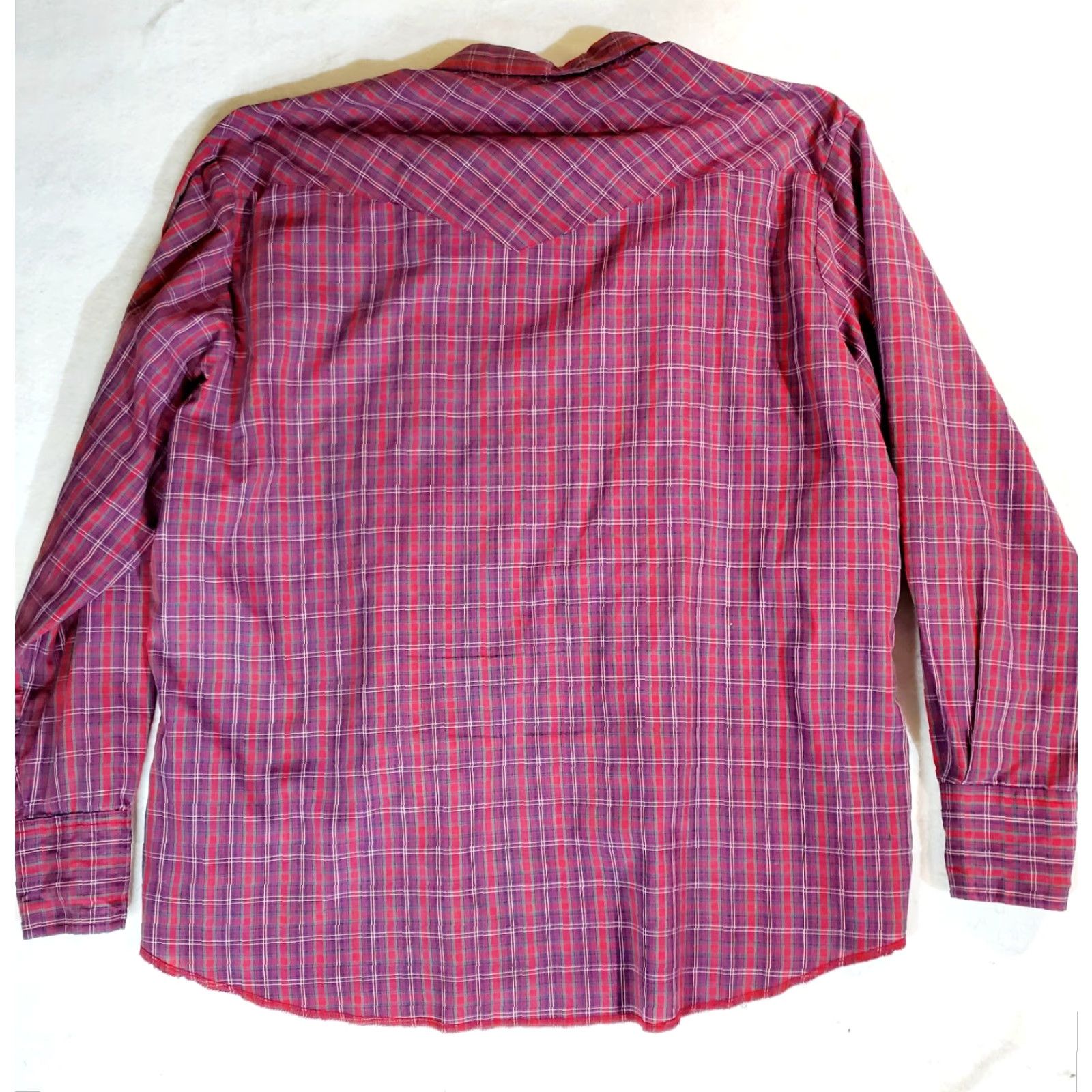 Wrangler VINTAGE Wrangler Western Pearl Snap Shirt Long Tails Made In USA Red Plaid XL Shirt Mens Western 70s 80s Cowboy Rockabilly USA Size US XL / EU 56 / 4 - 6 Thumbnail