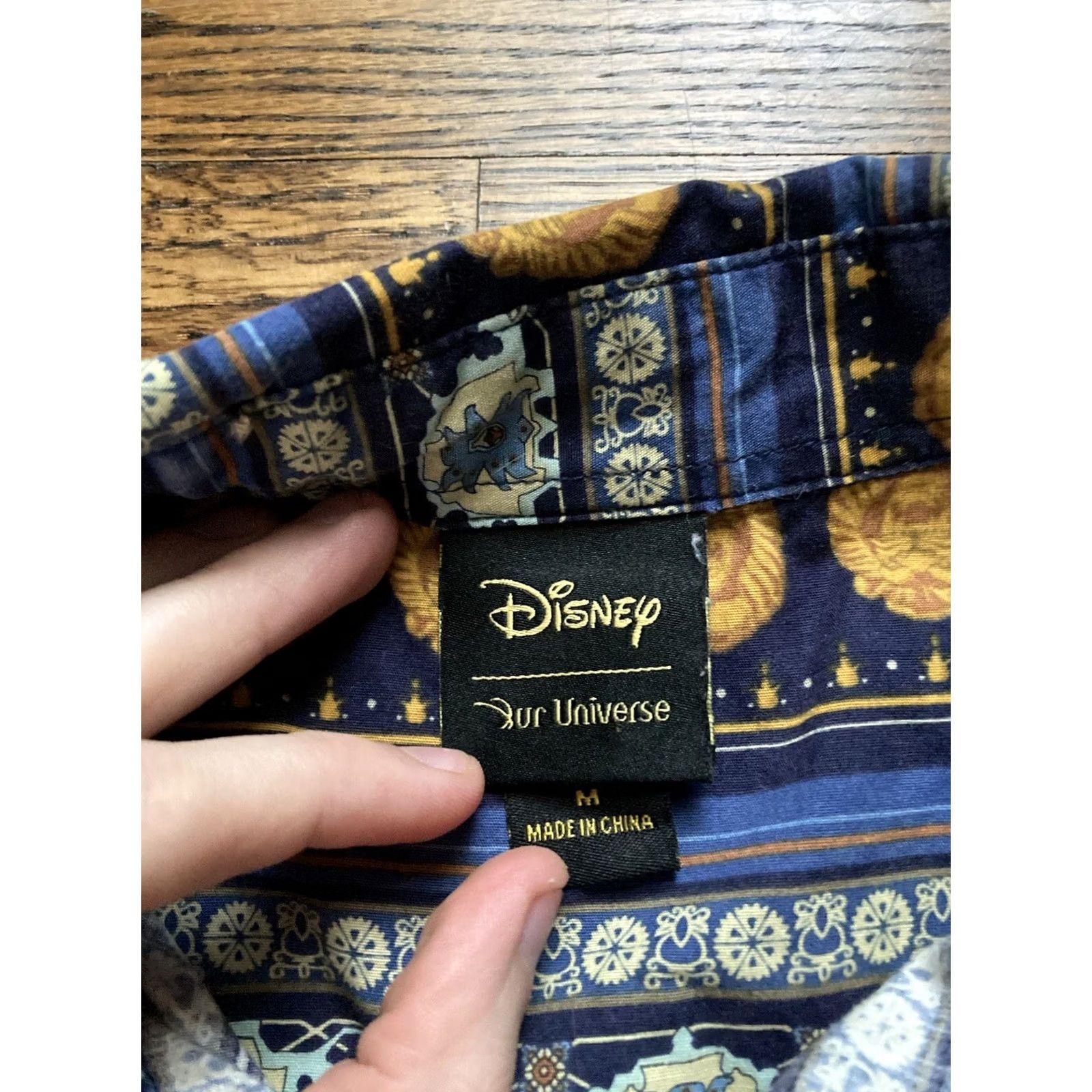 Disney Disney Aladdin Shirt Men M AOP Camp Hawaiian Button Up Short Sleeve Blue Graphic Print Hawaiian Theme 90s? Size US M / EU 48-50 / 2 - 5 Thumbnail
