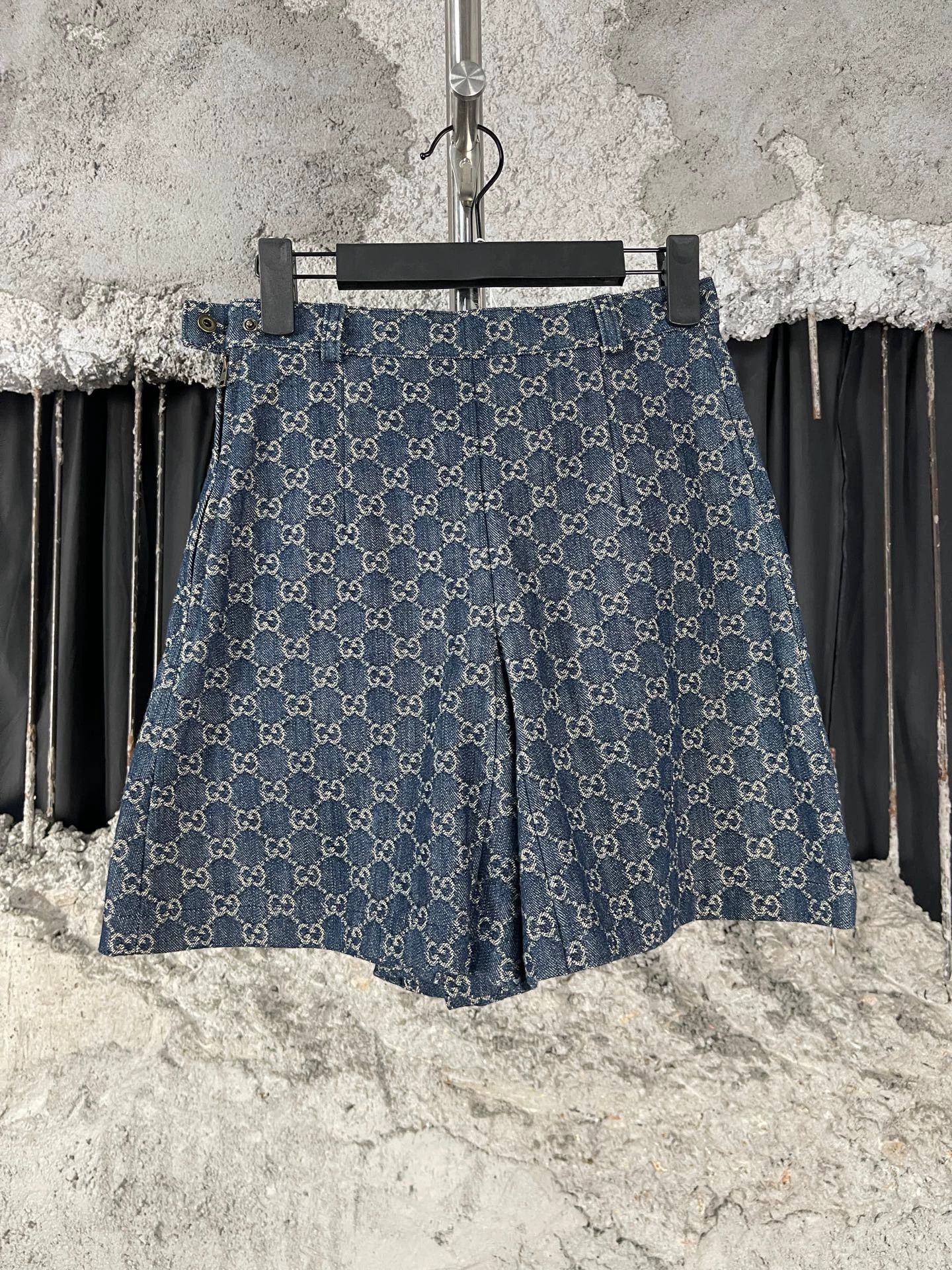 Gucci Gucci GG Monogram Denim Shorts Size 36 Size 25" / US 0 / IT 36 - 1 Thumbnail