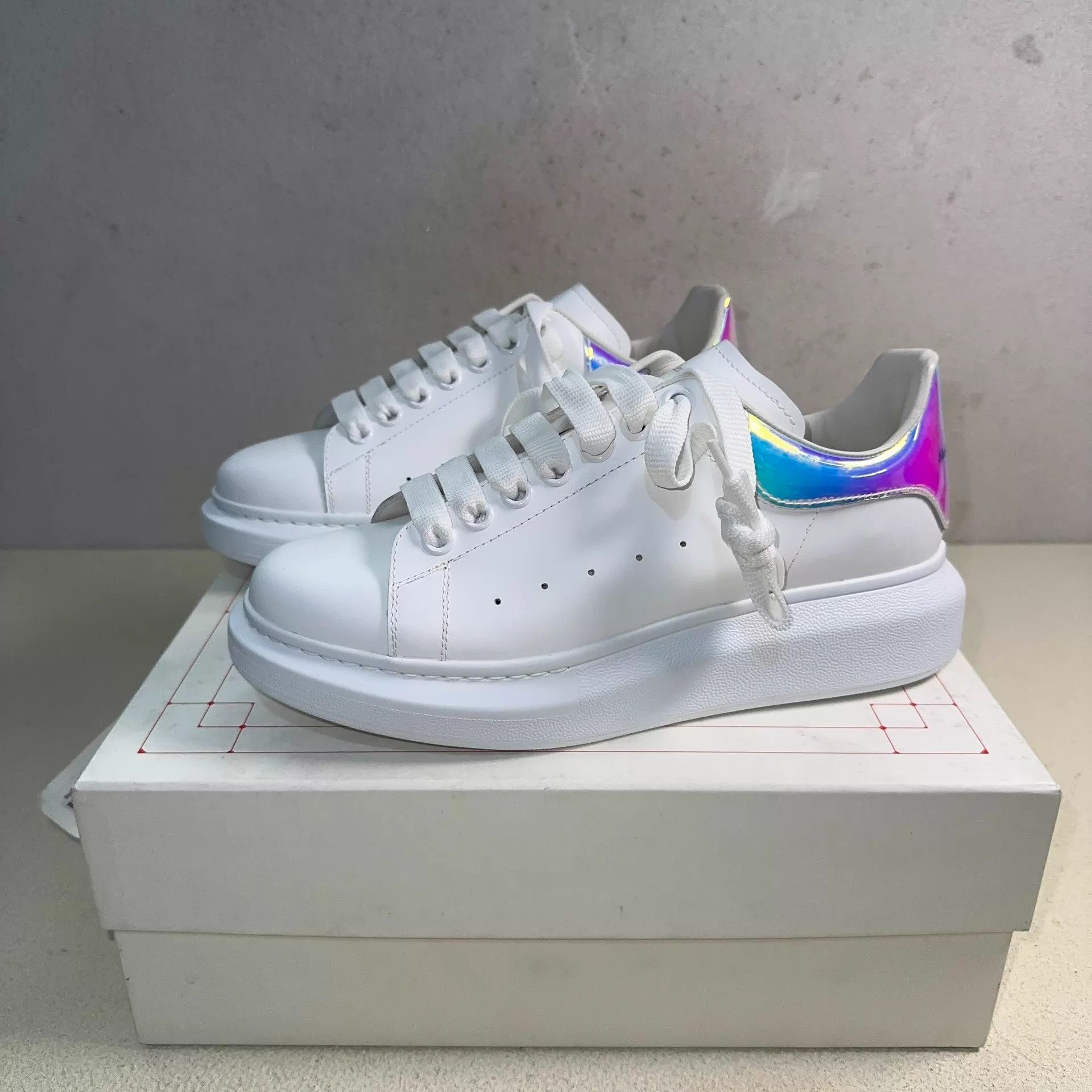 Alexander McQueen Alexander McQueen Oversized Low-Top Sneaker W 39 White Size US 8.5 / EU 41-42 - 1 Thumbnail
