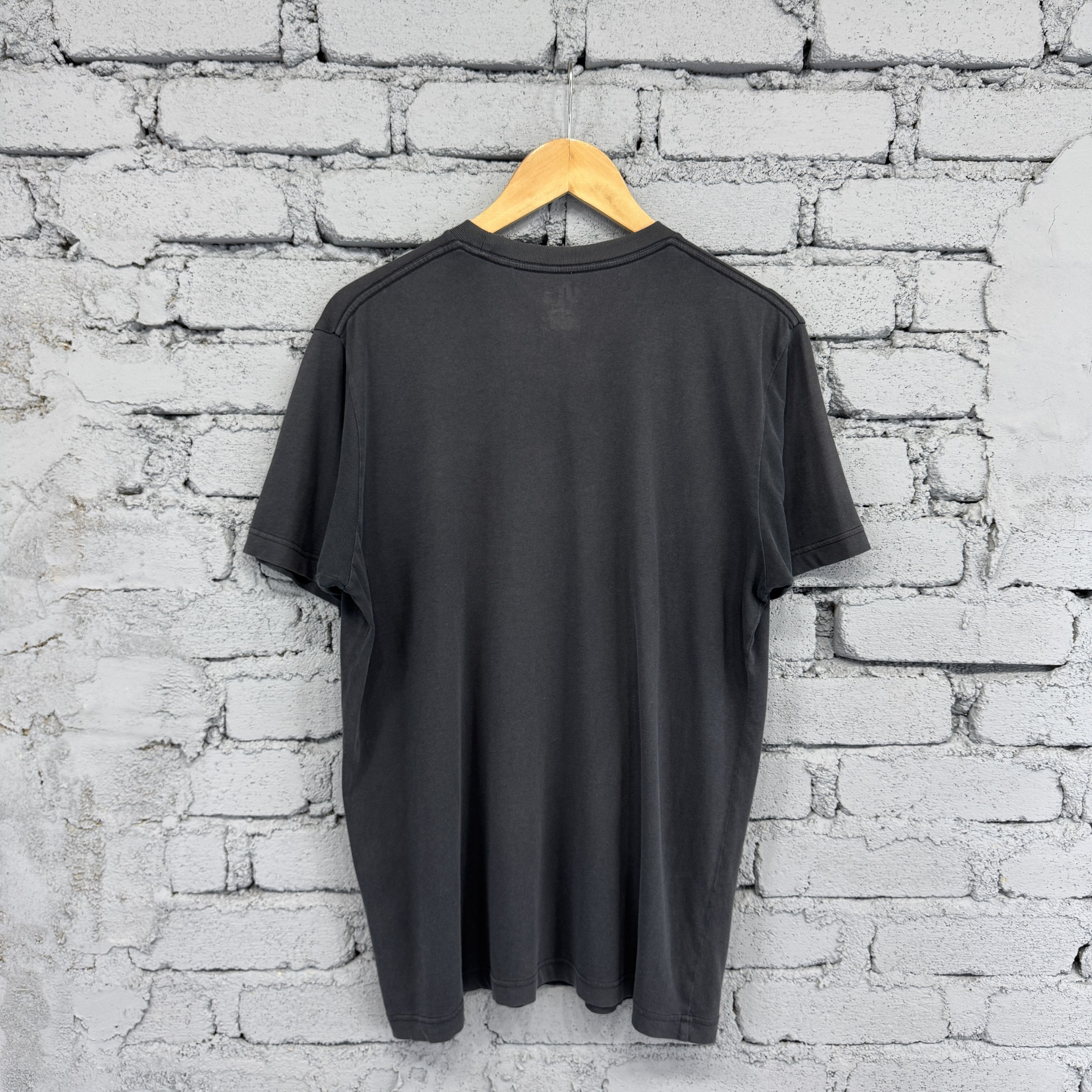 Uniqlo Uniqlo UT One Piece Tony Chopper Sunfaded Tshirt Size US L / EU 52-54 / 3 - 2 Thumbnail