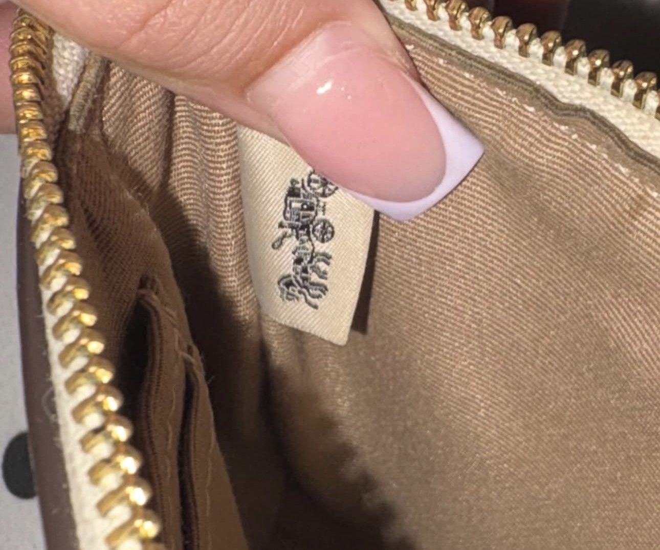 Coach coach wristlet with charm!! Size ONE SIZE - 7 Thumbnail