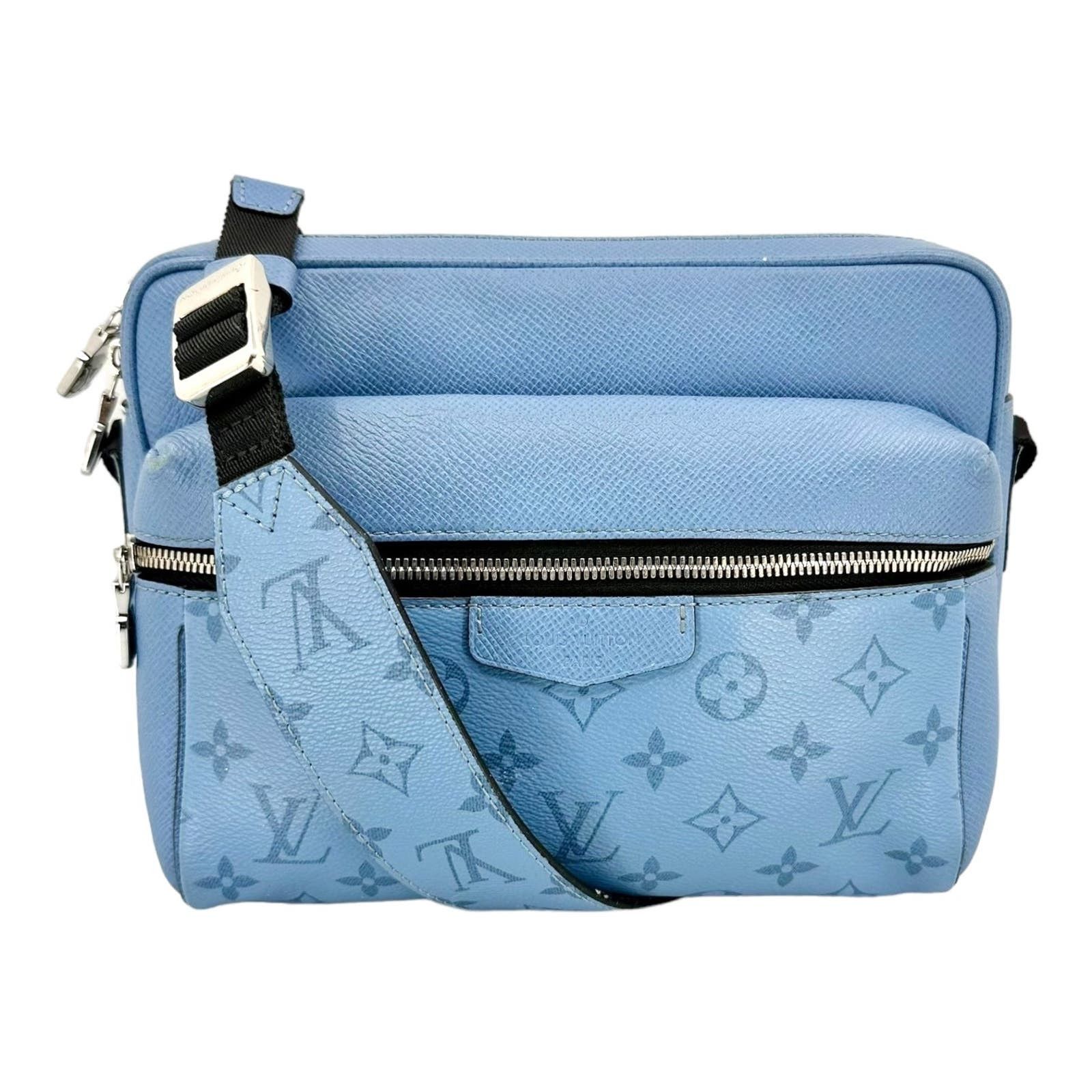 Image of Louis Vuitton Outdoor Messenger Monogram Light Blue, Women's