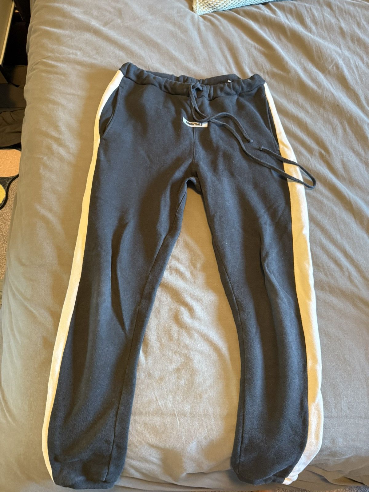 Essentials Fear of God Essentials Sweatpant side strip Size US 30 / EU 46 - 1 Thumbnail