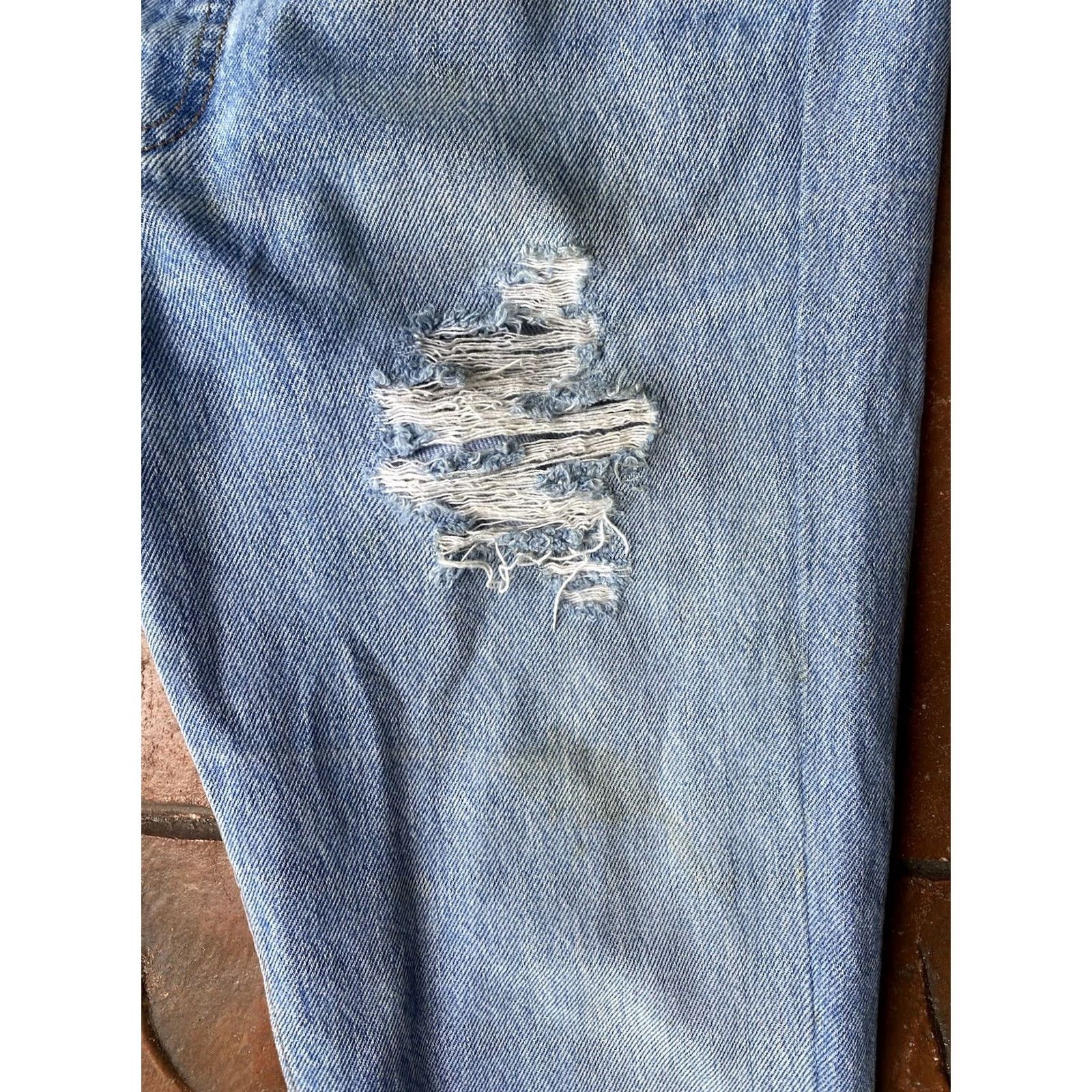 Levi's VINTAGE Levi's 501 XX Button Fly Jeans Men Size 33 X 34 USA Distressed Modern Vintage Distressed 501 XX USA Size US 33 - 4 Thumbnail