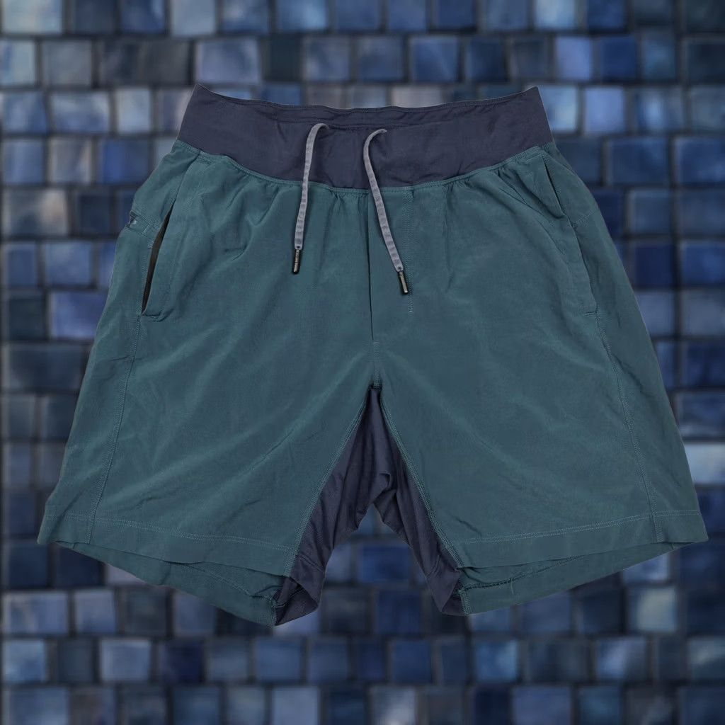 Lululemon Lululemon Mens Small Green Running Shorts Microfiber Athletic 9 Inch Size US 29 - 1 Thumbnail