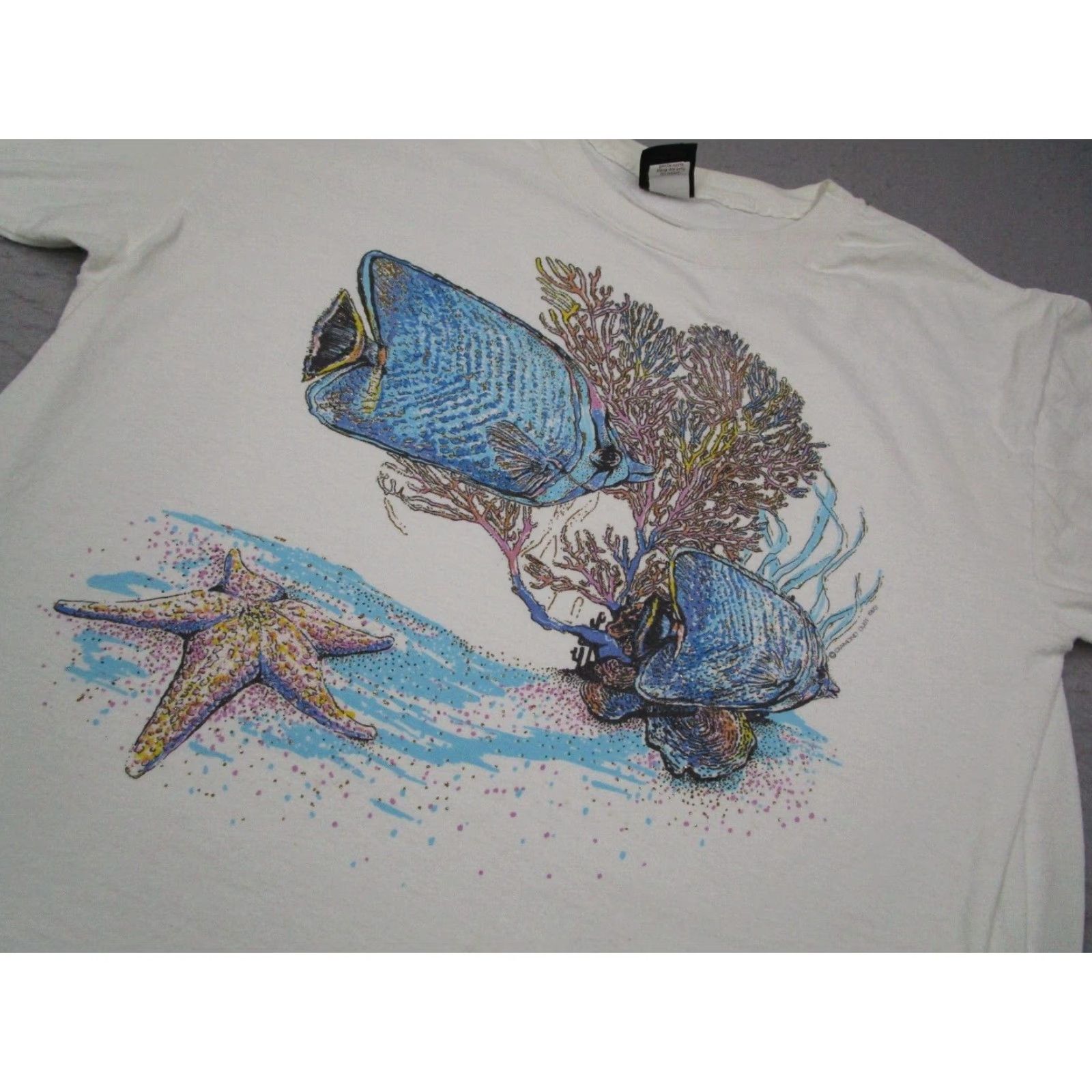 Vintage VINTAGE Diamond Dust Shirt Mens XL White 90s Fish Glitter Crew Neck T-Shirt US Vintage 1990s Animals Beach Retro USA Sharks? Size US XL / EU 56 / 4 - 2 Thumbnail