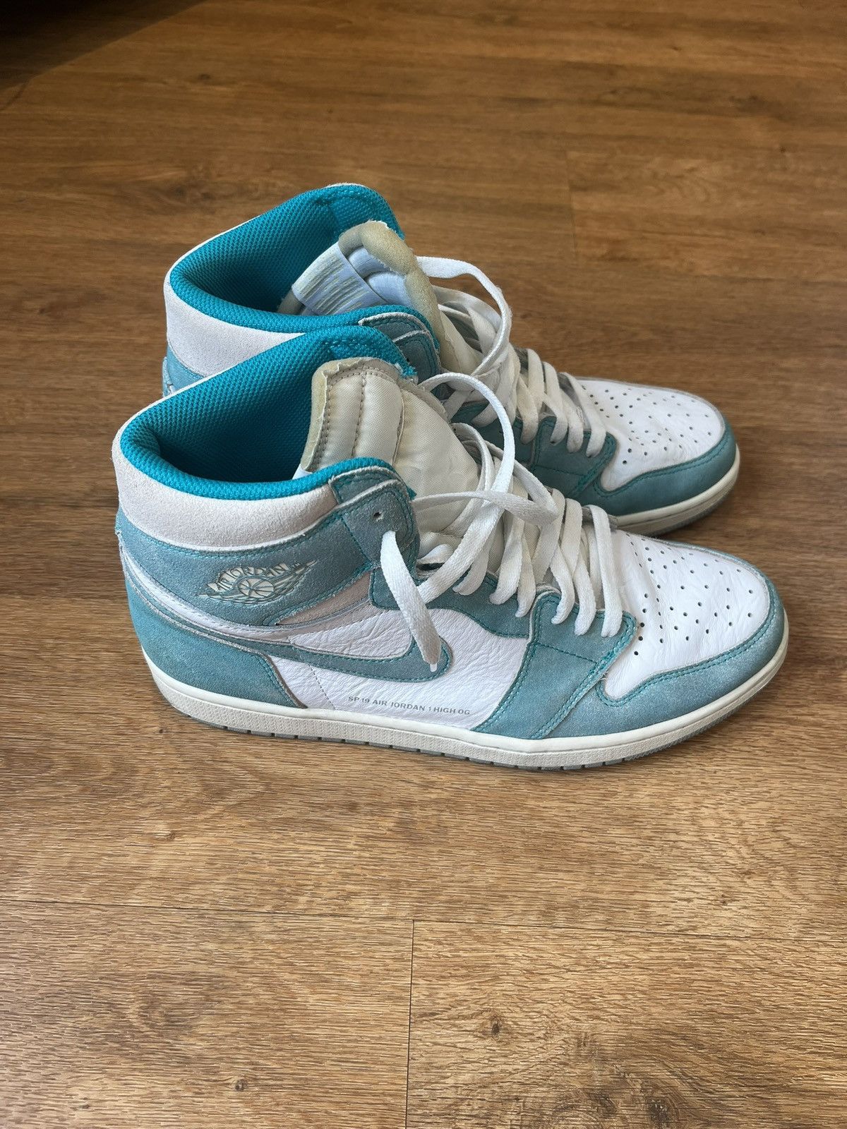 Nike Nike Air Jordan 1 Retro High OG Size US 12 / EU 45 - 2 Thumbnail