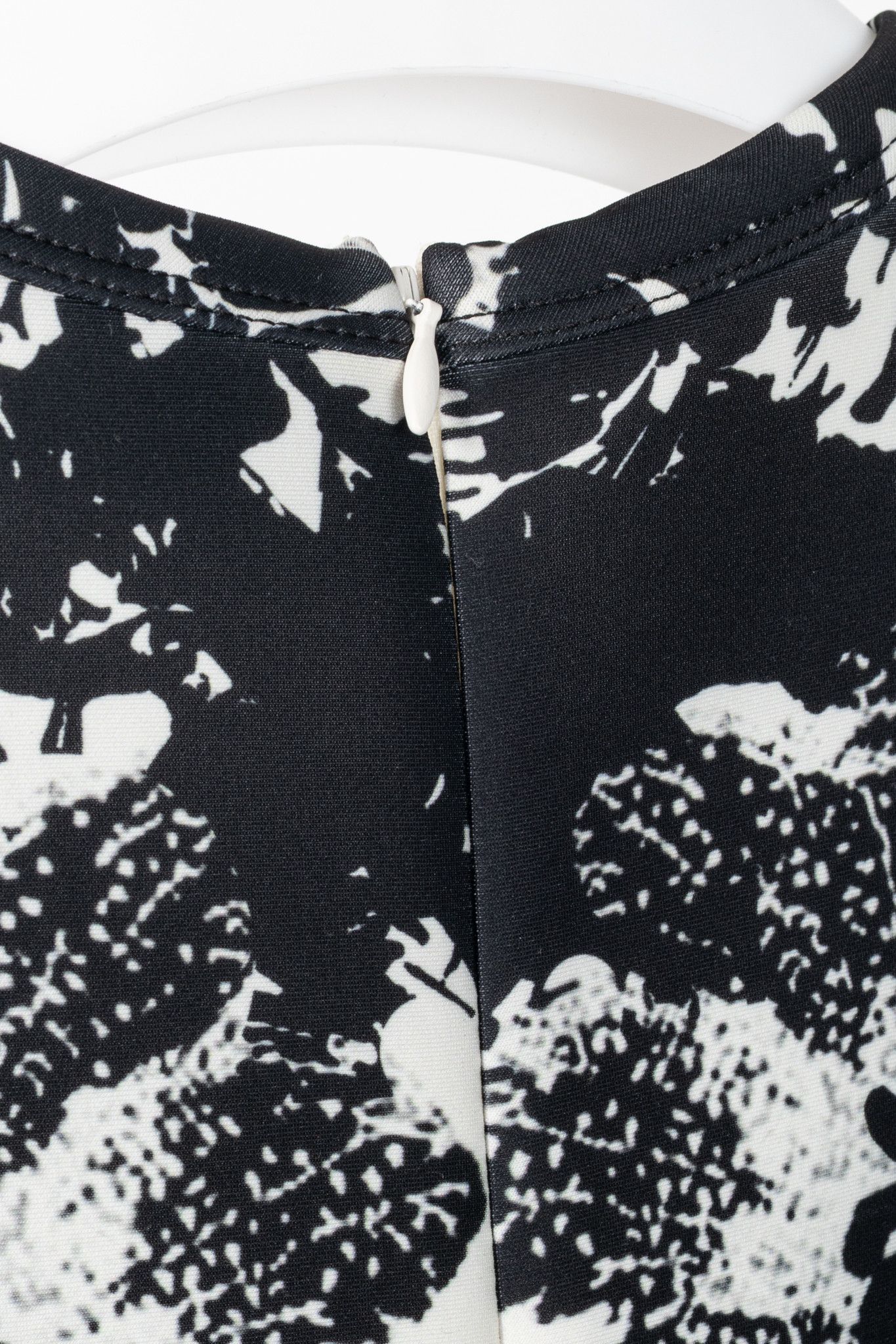 Yigal Azrouel Yigal Azrouel Jet Multi Floral Print Scuba Sheath Dress Size S / US 4 / IT 40 - 7 Thumbnail